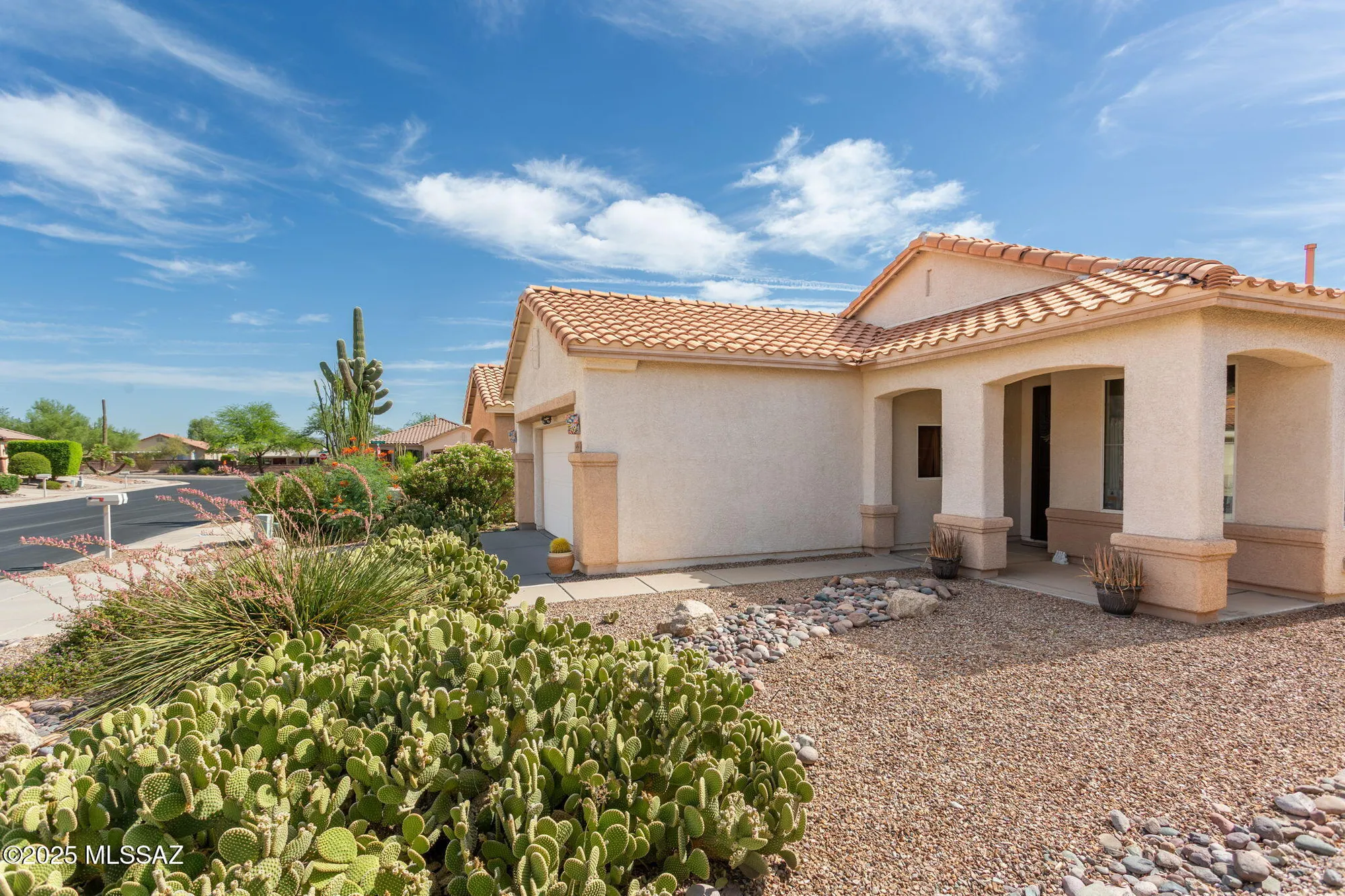 Property Slideshow image 2 of 36 | 9454 n whispering shadows way, Tucson, AZ, 85743