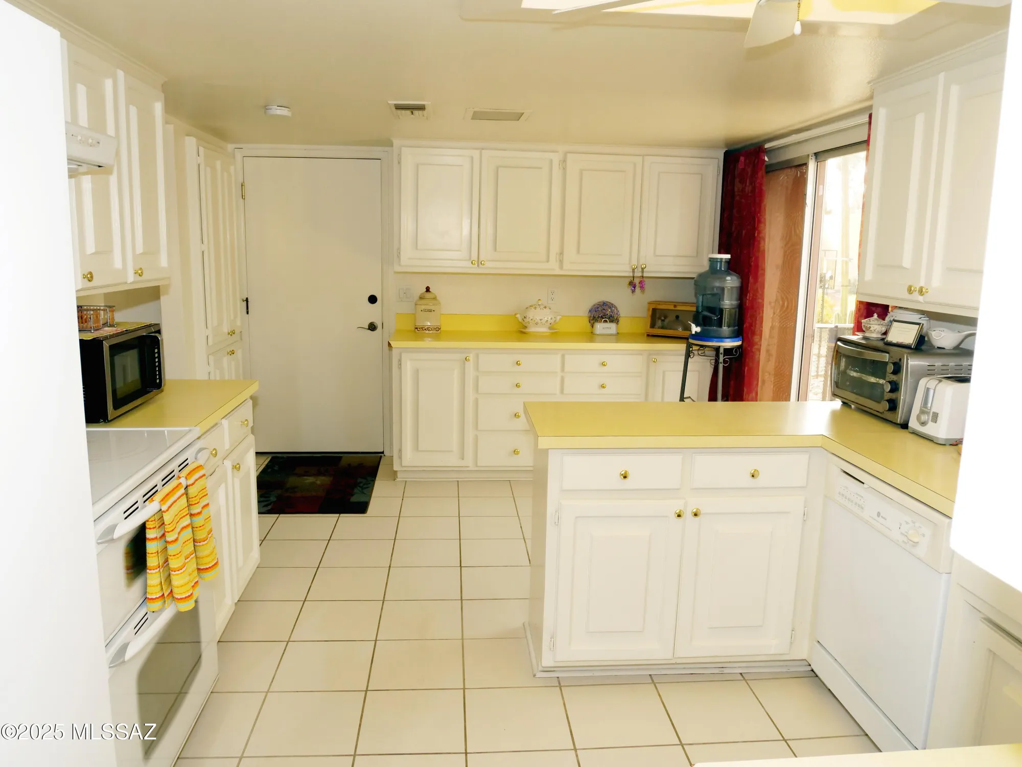 Property Slideshow image 17 of 48 | 7921 n casas carmen, Tucson, AZ, 85742