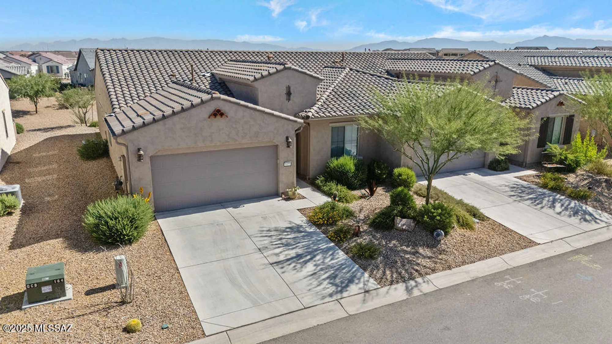 Property Slideshow image 2 of 33 | 1477 e basalt dr, Green Valley, AZ, 85614