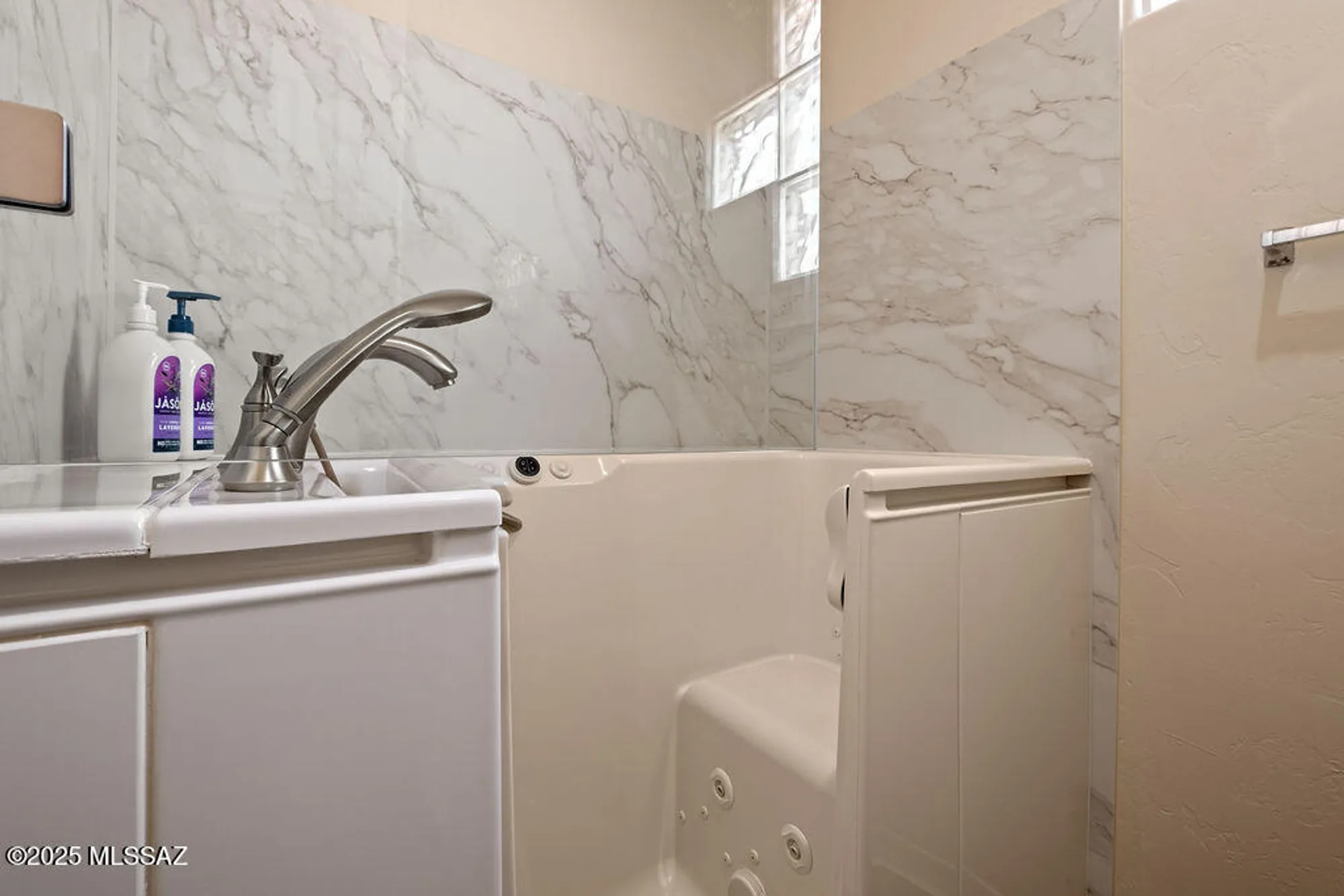 Property Slideshow image 9 of 12 | 518 w parkwood ct, Green Valley, AZ, 85614