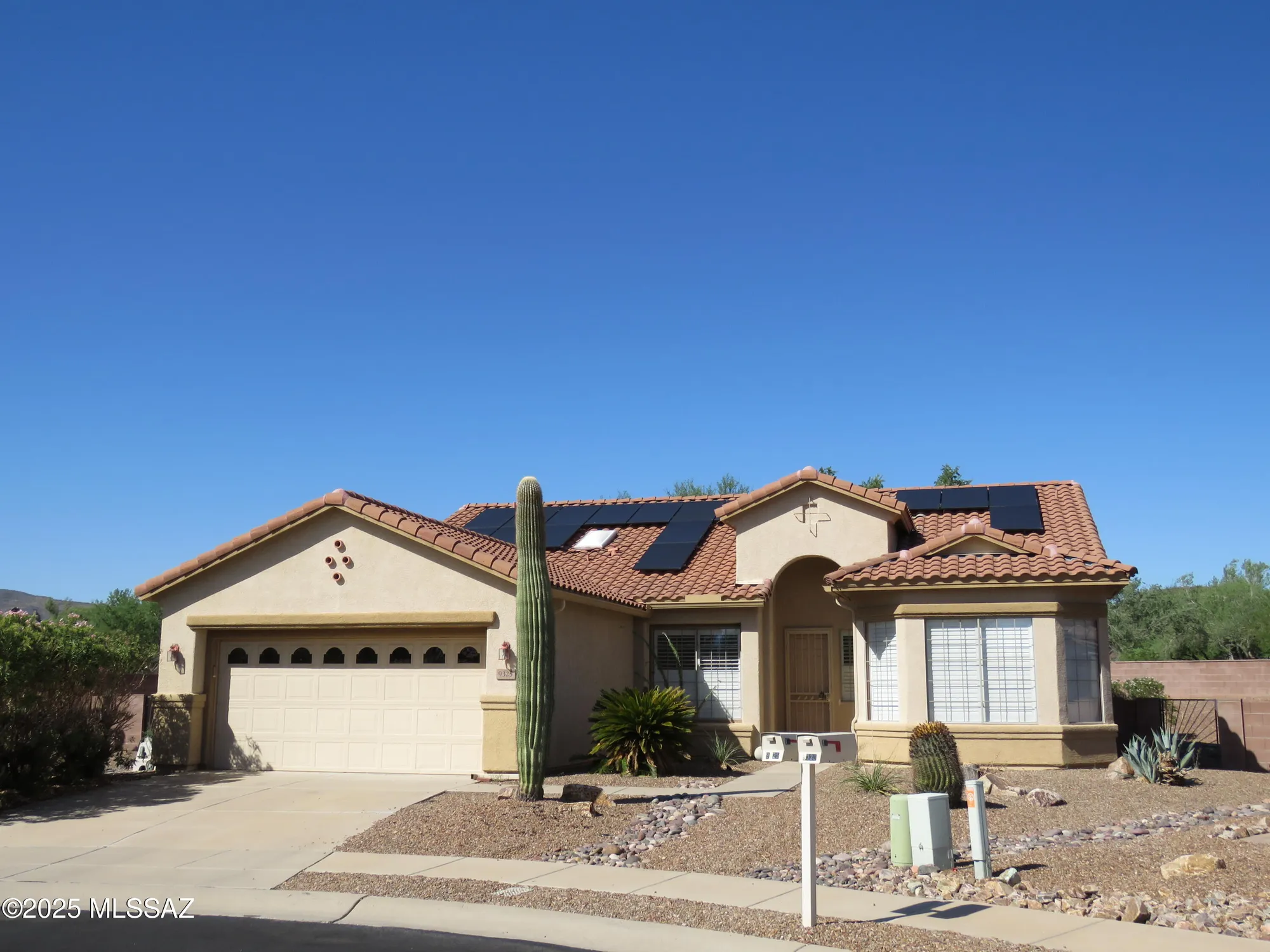 Property Slideshow image 1 of 13 | 9325 n sunflower blossom pl, Tucson, AZ, 85743