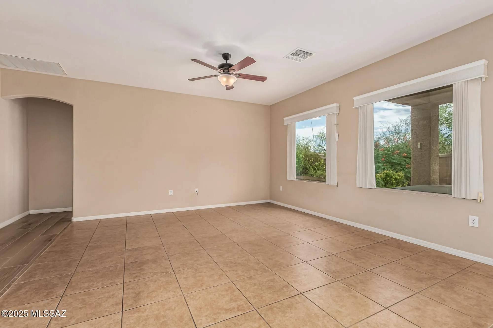 Property Slideshow image 8 of 50 | 14235 s via del farolito, Sahuarita, AZ, 85629