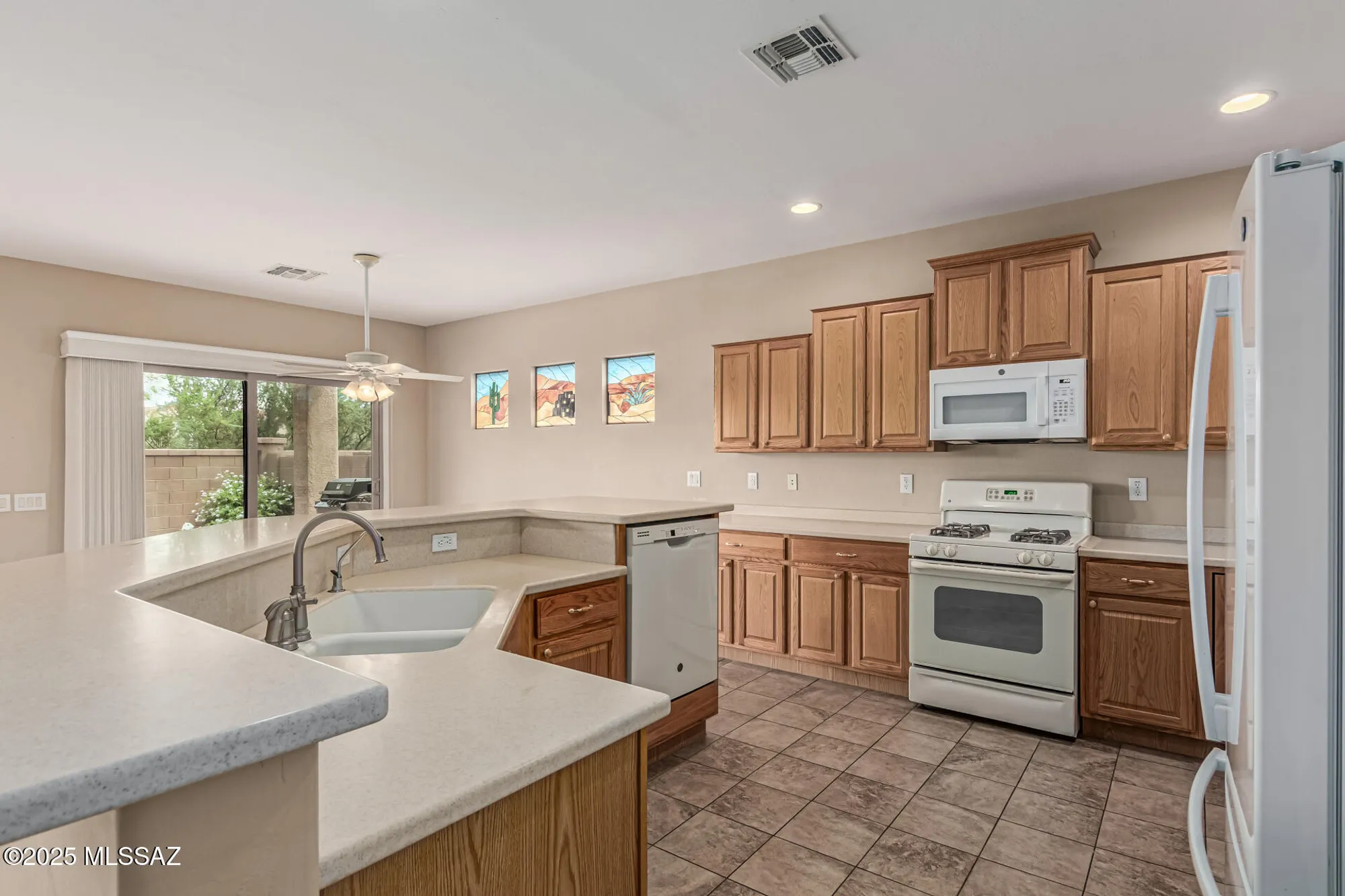 Property Slideshow image 15 of 50 | 14235 s via del farolito, Sahuarita, AZ, 85629