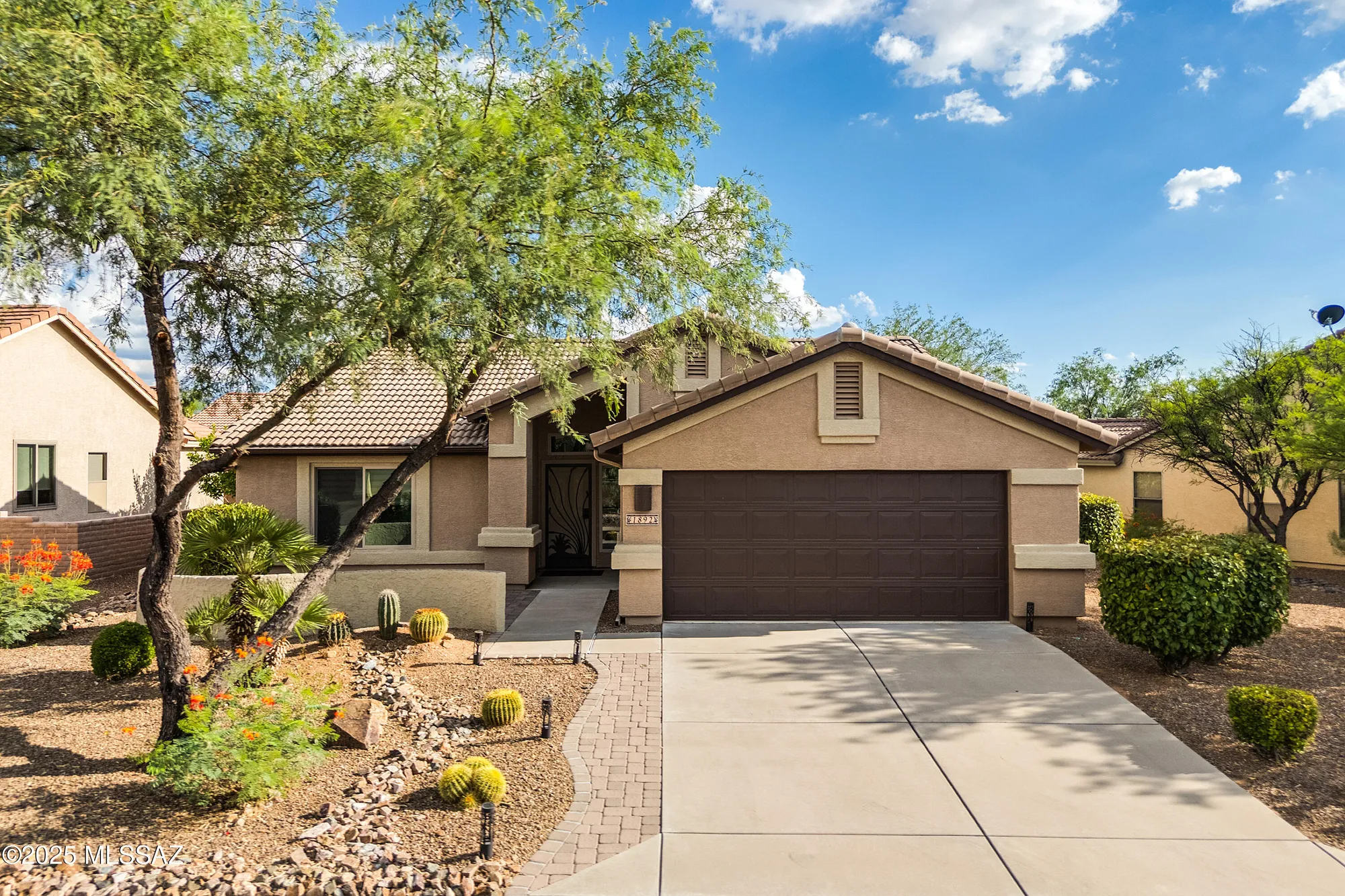 Property Slideshow image 1 of 50 | 1892 e cliff swallow trl, Green Valley, AZ, 85614