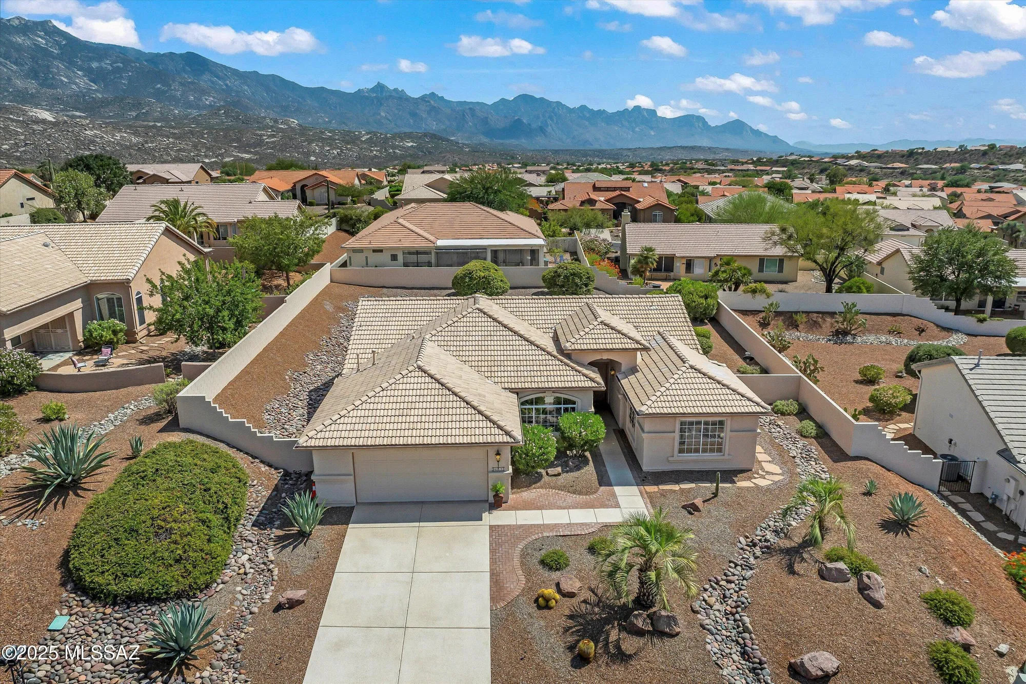 Property Slideshow image 5 of 51 | 65815 e desert sands dr, Saddlebrooke, AZ, 85739