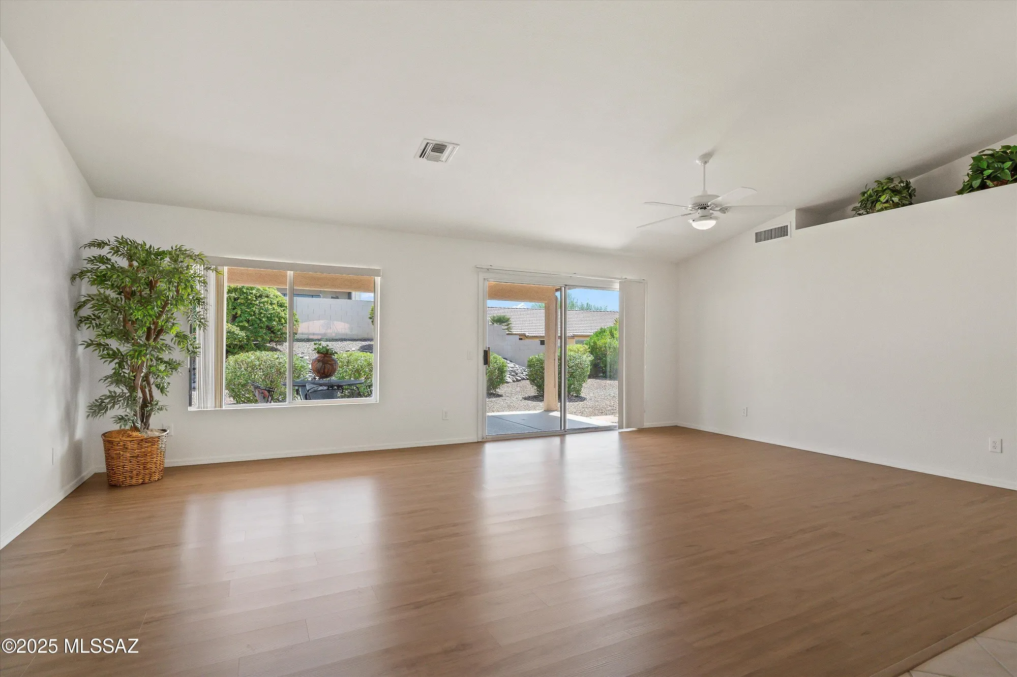 Property Slideshow image 11 of 51 | 65815 e desert sands dr, Saddlebrooke, AZ, 85739