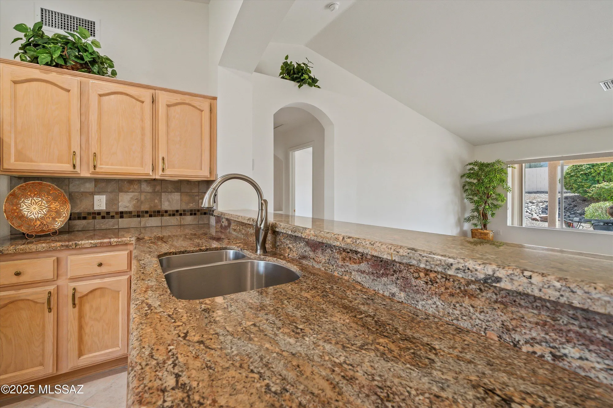 Property Slideshow image 16 of 51 | 65815 e desert sands dr, Saddlebrooke, AZ, 85739