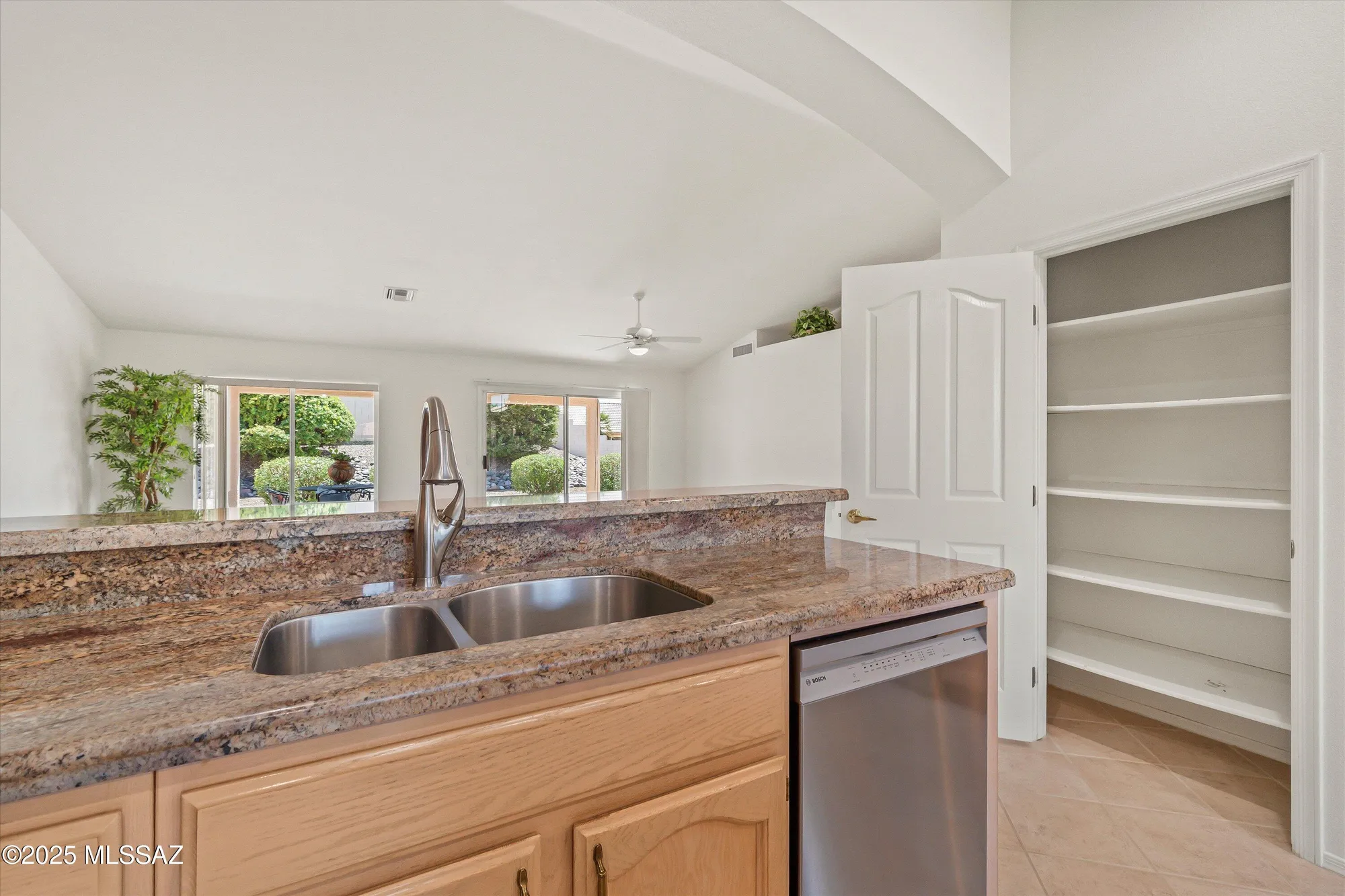 Property Slideshow image 21 of 51 | 65815 e desert sands dr, Saddlebrooke, AZ, 85739