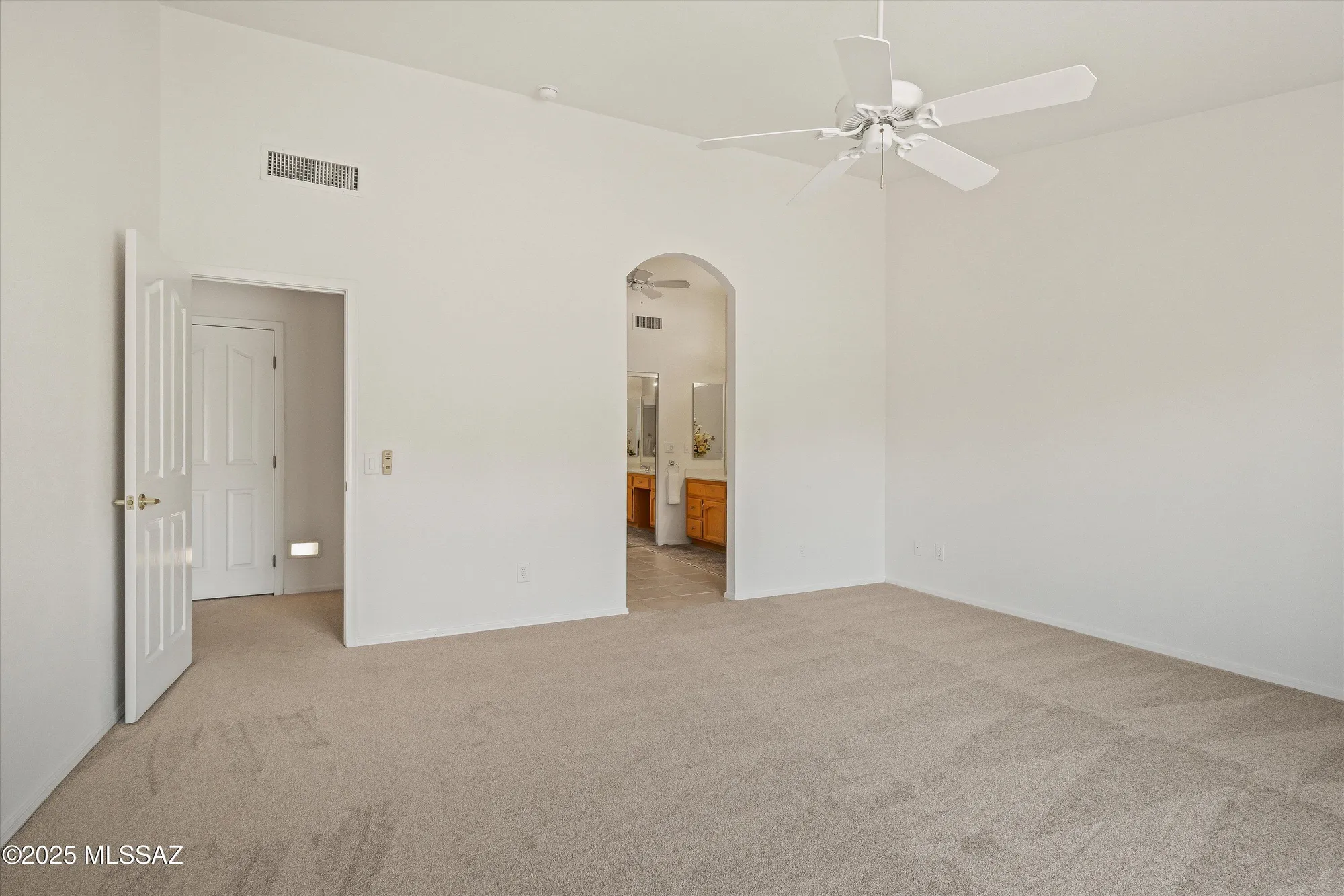 Property Slideshow image 26 of 51 | 65815 e desert sands dr, Saddlebrooke, AZ, 85739