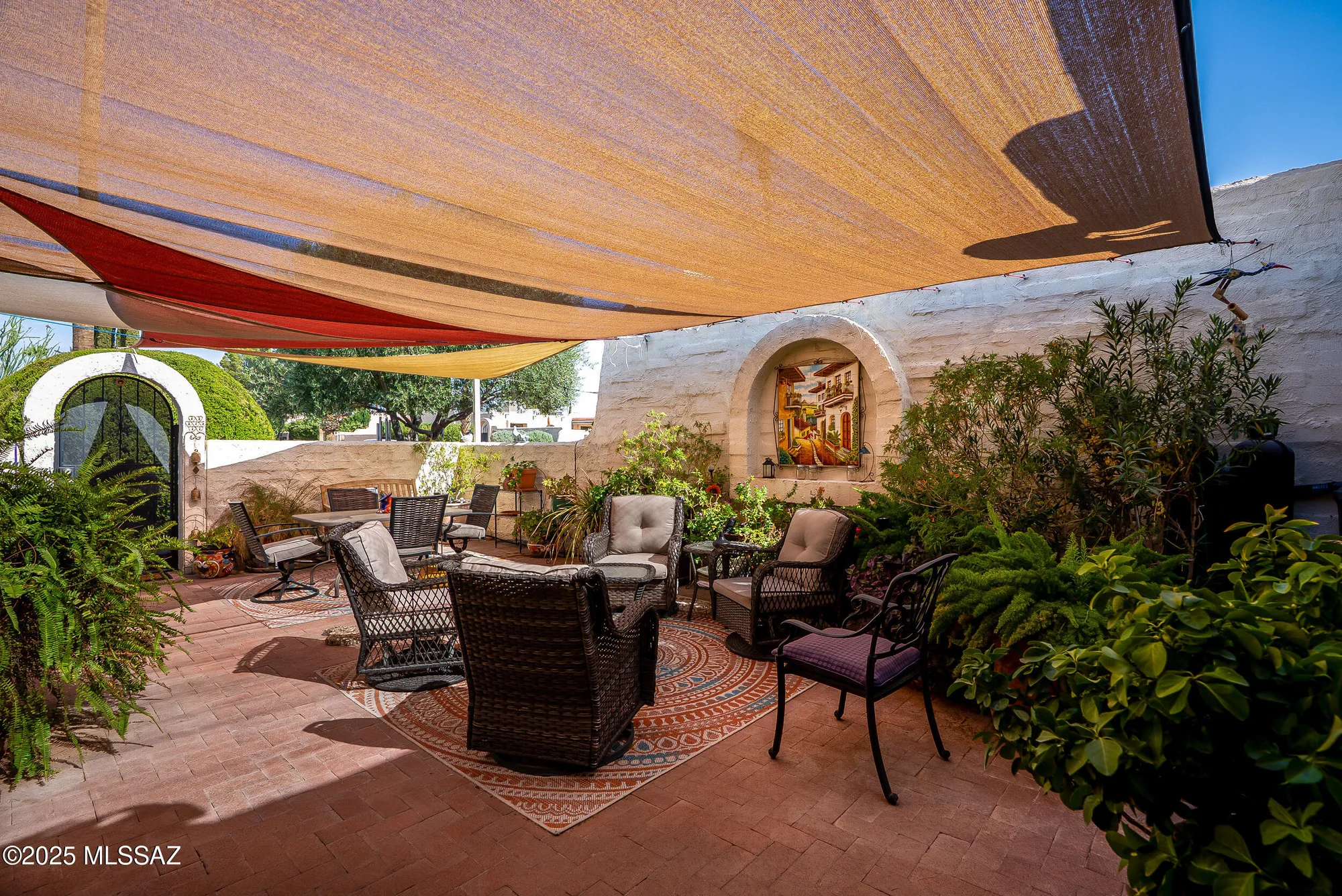 Property Slideshow image 1 of 32 | 211 s circulo napa, Green Valley, AZ, 85614