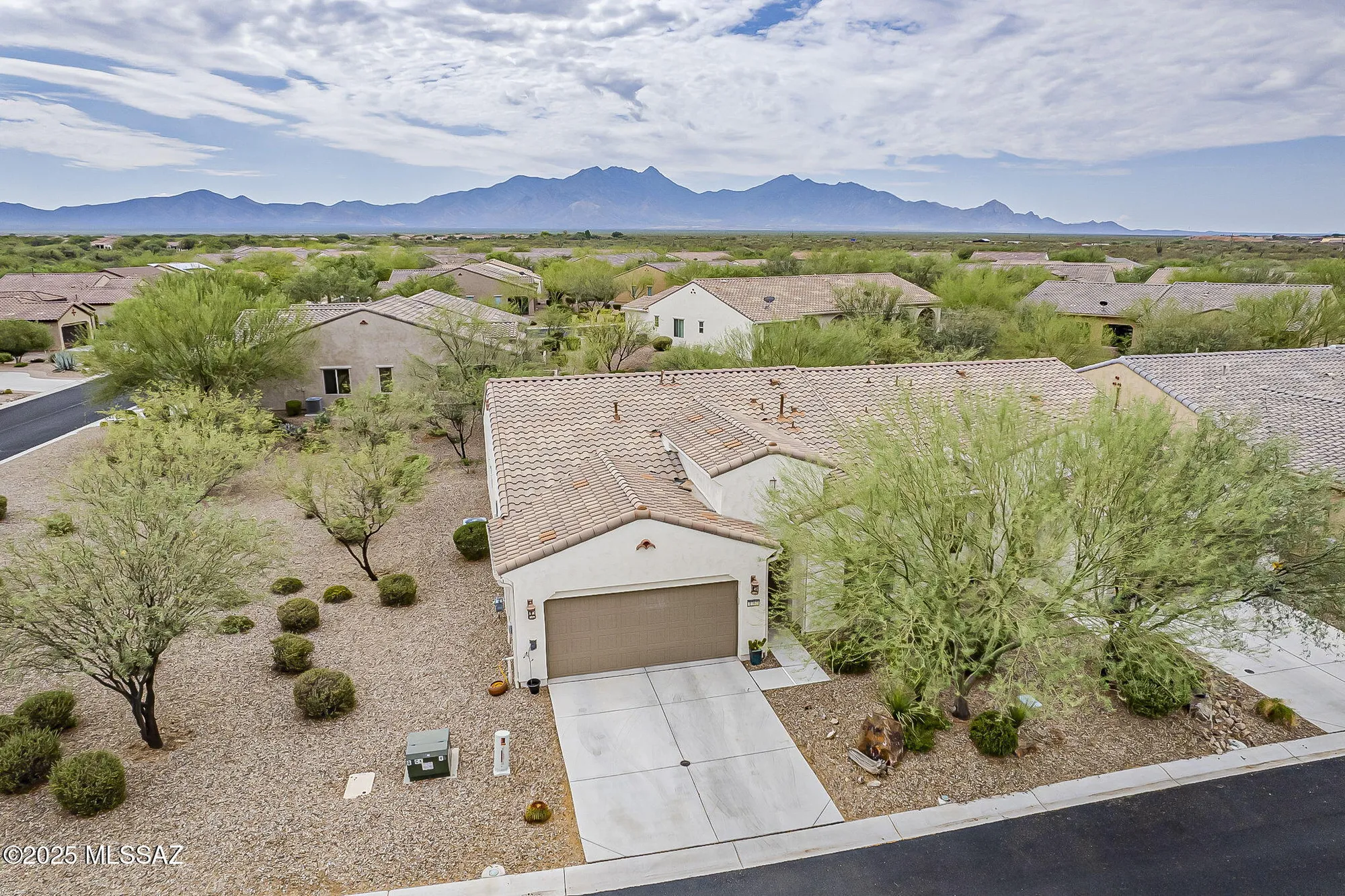 Property Slideshow image 3 of 48 | 1762 e sage thrasher dr, Green Valley, AZ, 85614