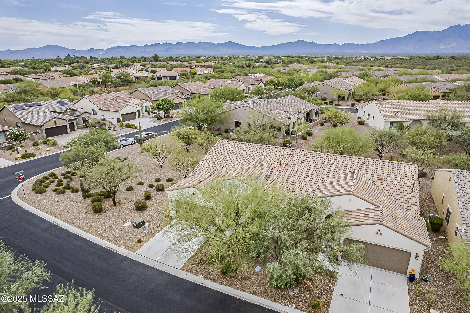 Property Slideshow image 5 of 48 | 1762 e sage thrasher dr, Green Valley, AZ, 85614