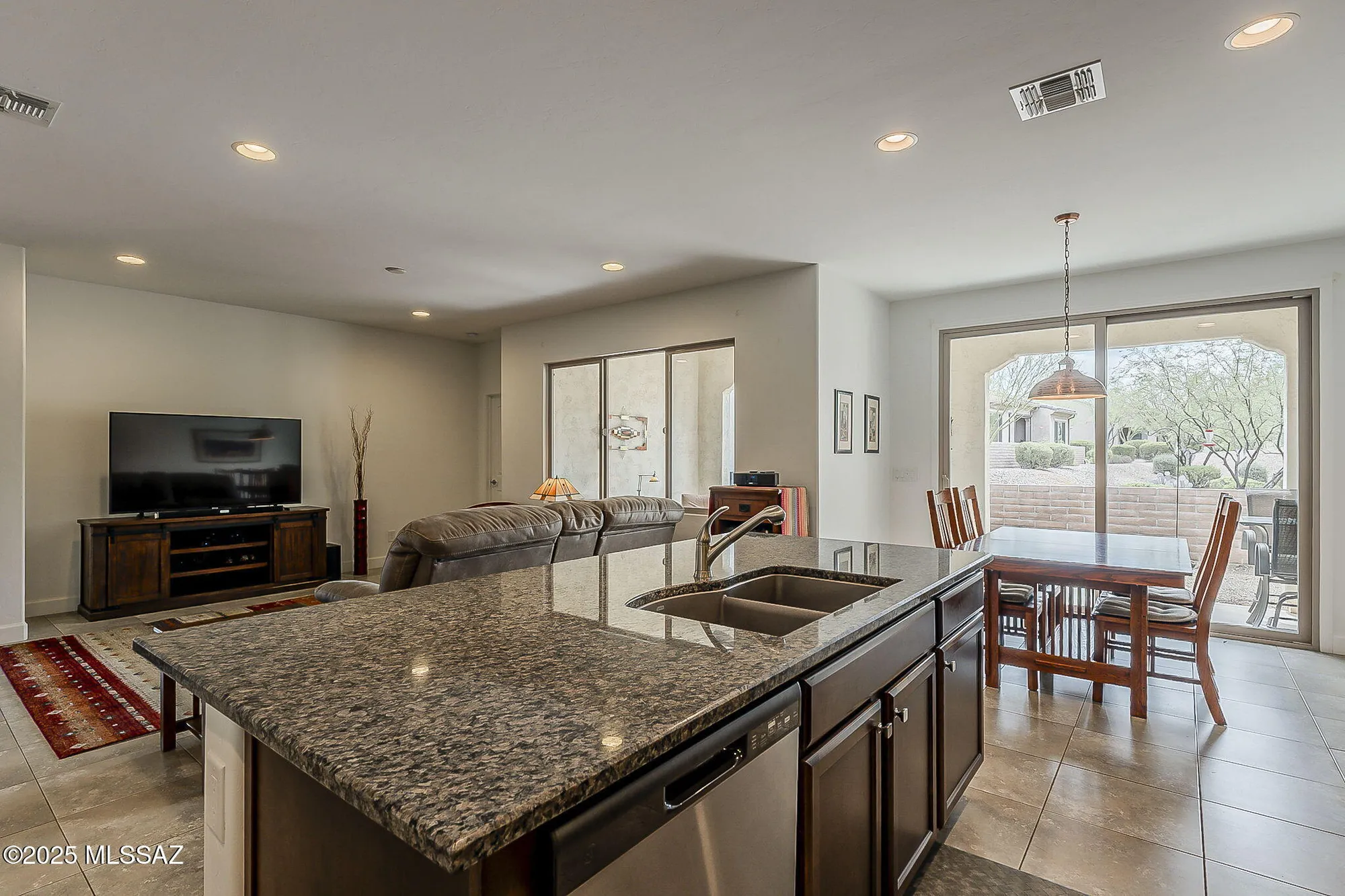 Property Slideshow image 22 of 48 | 1762 e sage thrasher dr, Green Valley, AZ, 85614