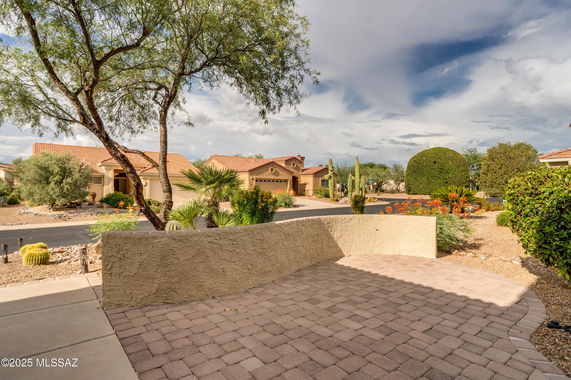 Property Slideshow image 6 of 50 | 1892 e cliff swallow trl, Green Valley, AZ, 85614