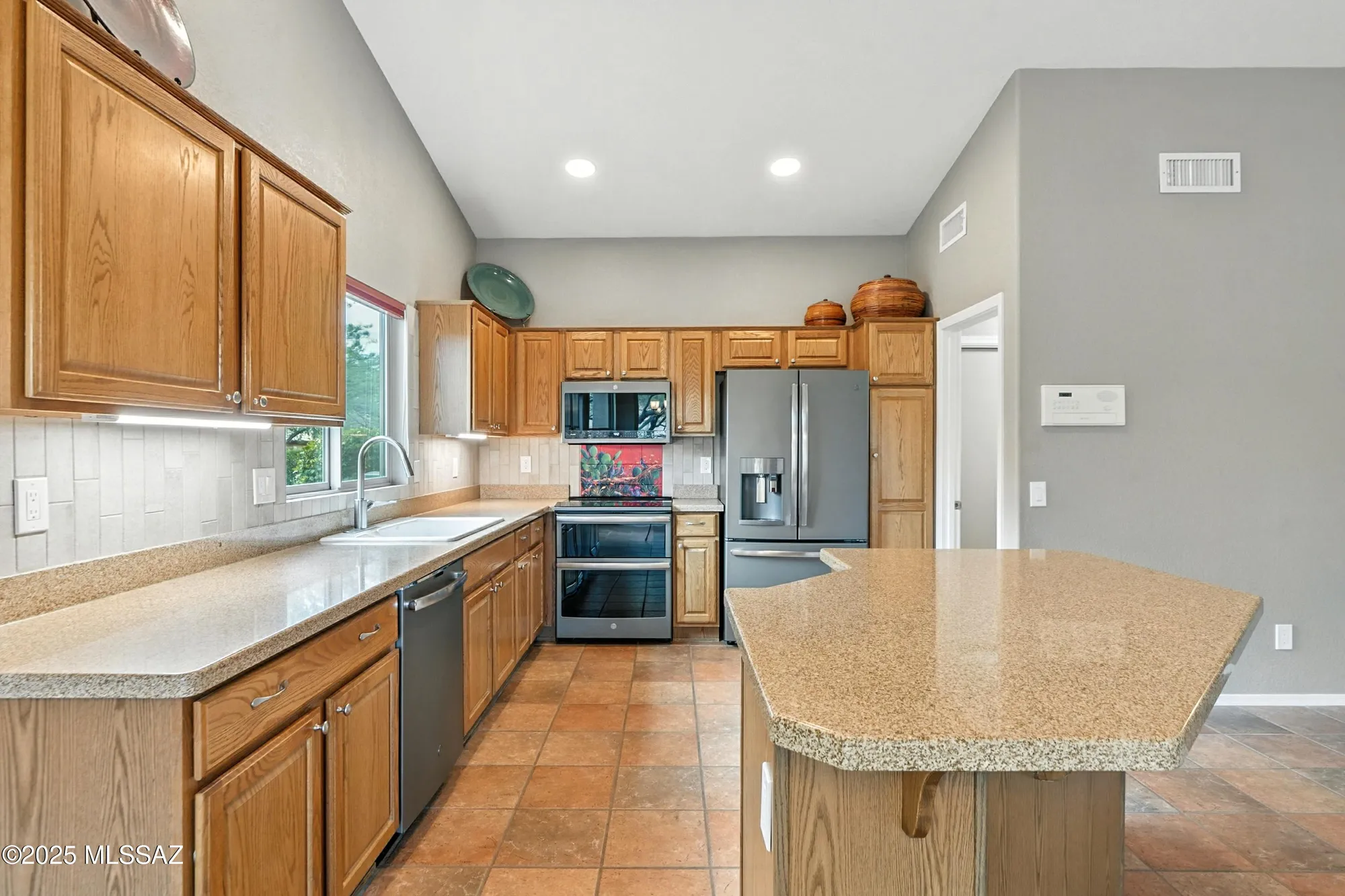 Property Slideshow image 19 of 50 | 1892 e cliff swallow trl, Green Valley, AZ, 85614