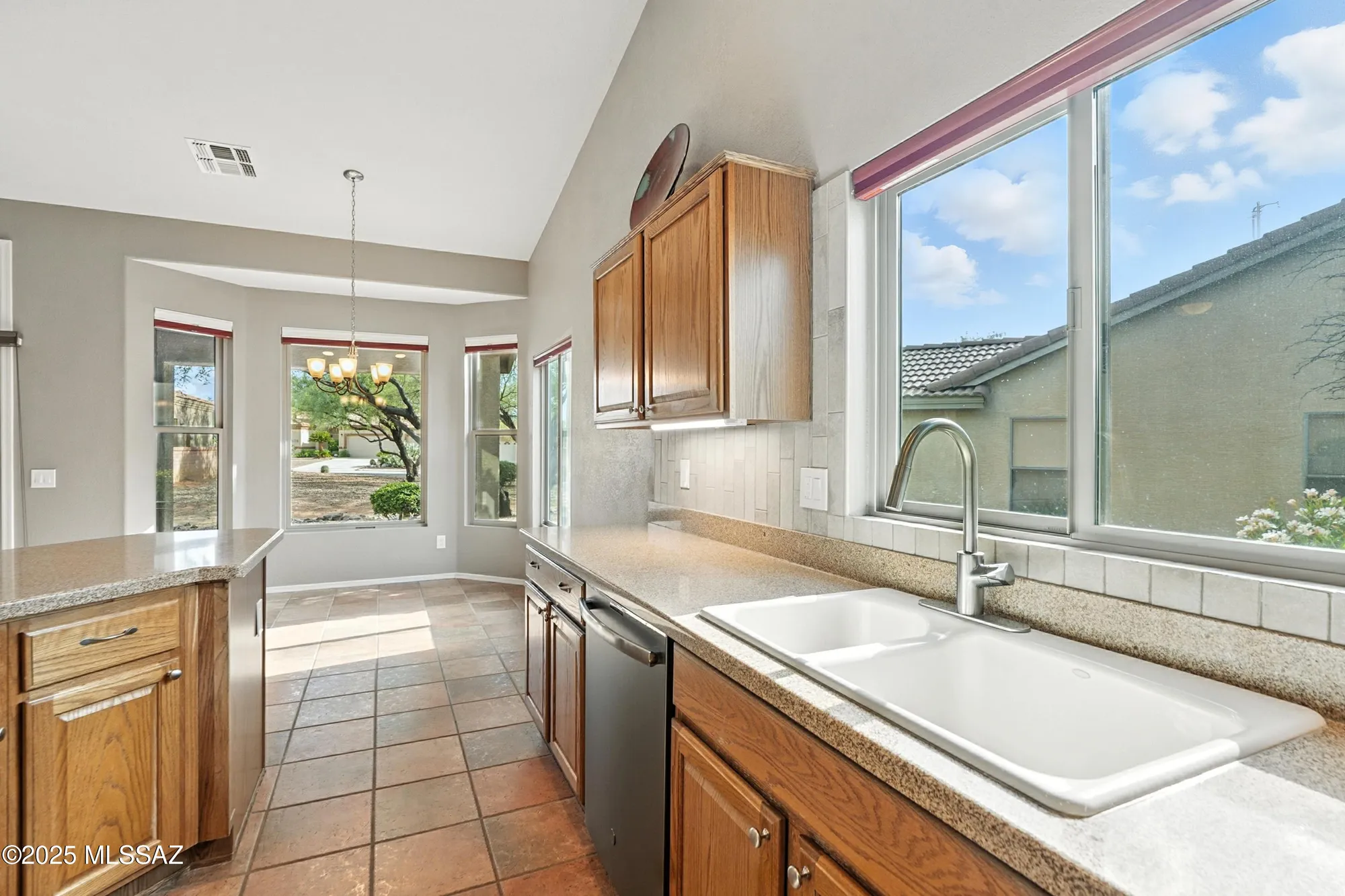 Property Slideshow image 23 of 50 | 1892 e cliff swallow trl, Green Valley, AZ, 85614