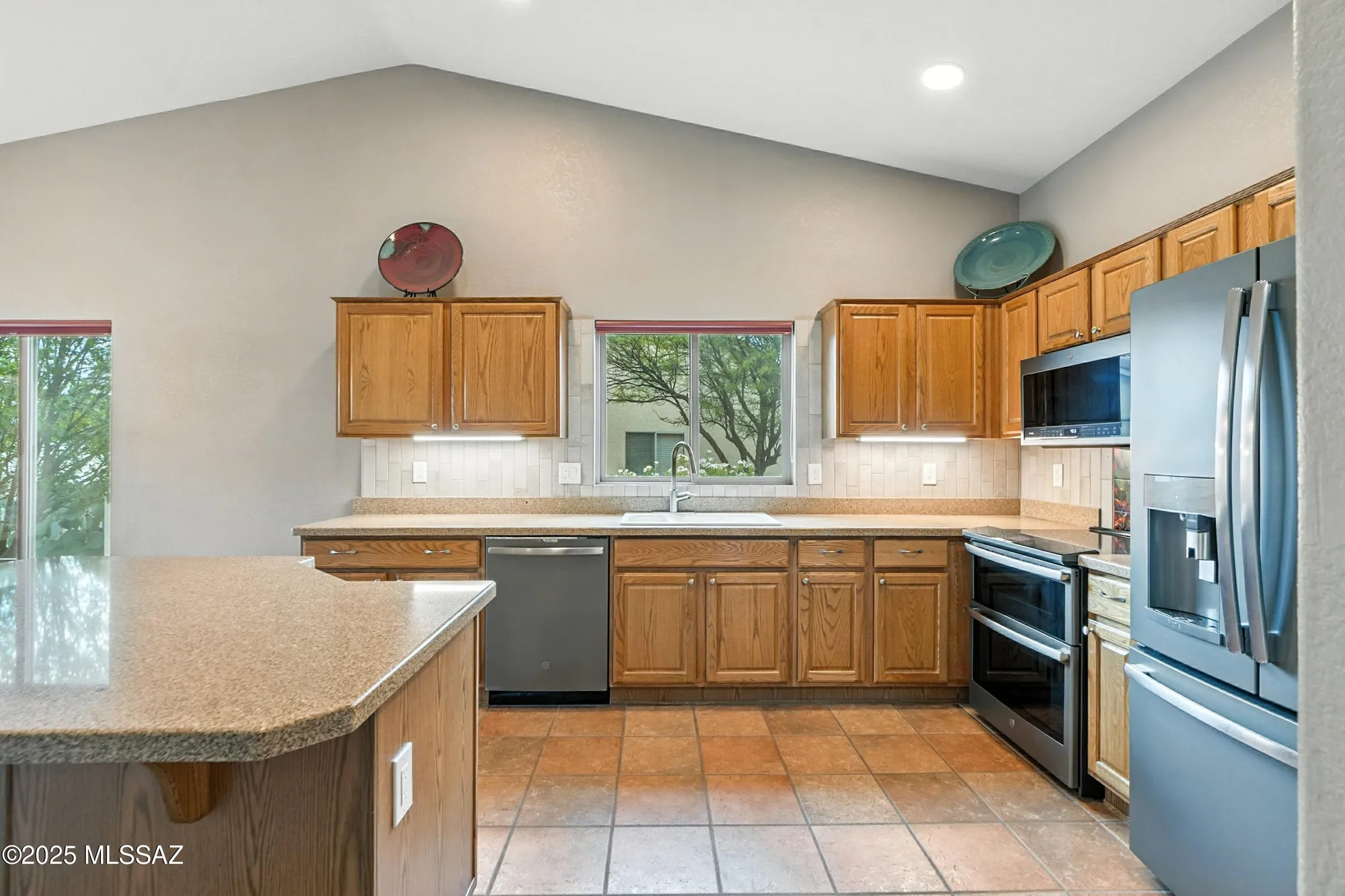 Property Slideshow image 21 of 50 | 1892 e cliff swallow trl, Green Valley, AZ, 85614