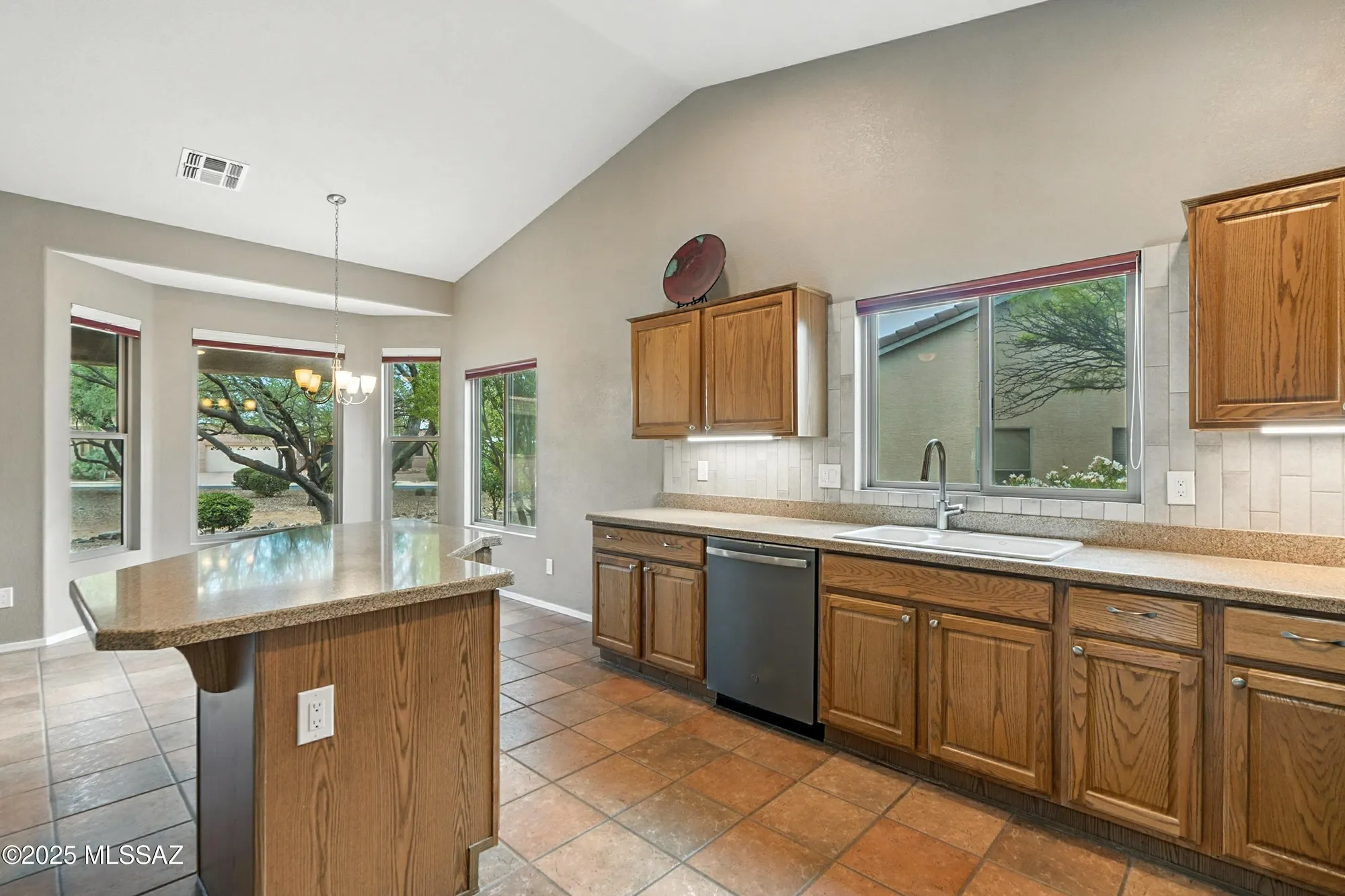 Property Slideshow image 22 of 50 | 1892 e cliff swallow trl, Green Valley, AZ, 85614