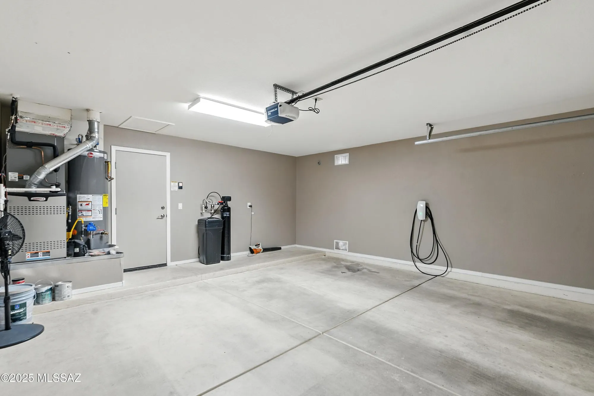 Property Slideshow image 38 of 50 | 1892 e cliff swallow trl, Green Valley, AZ, 85614