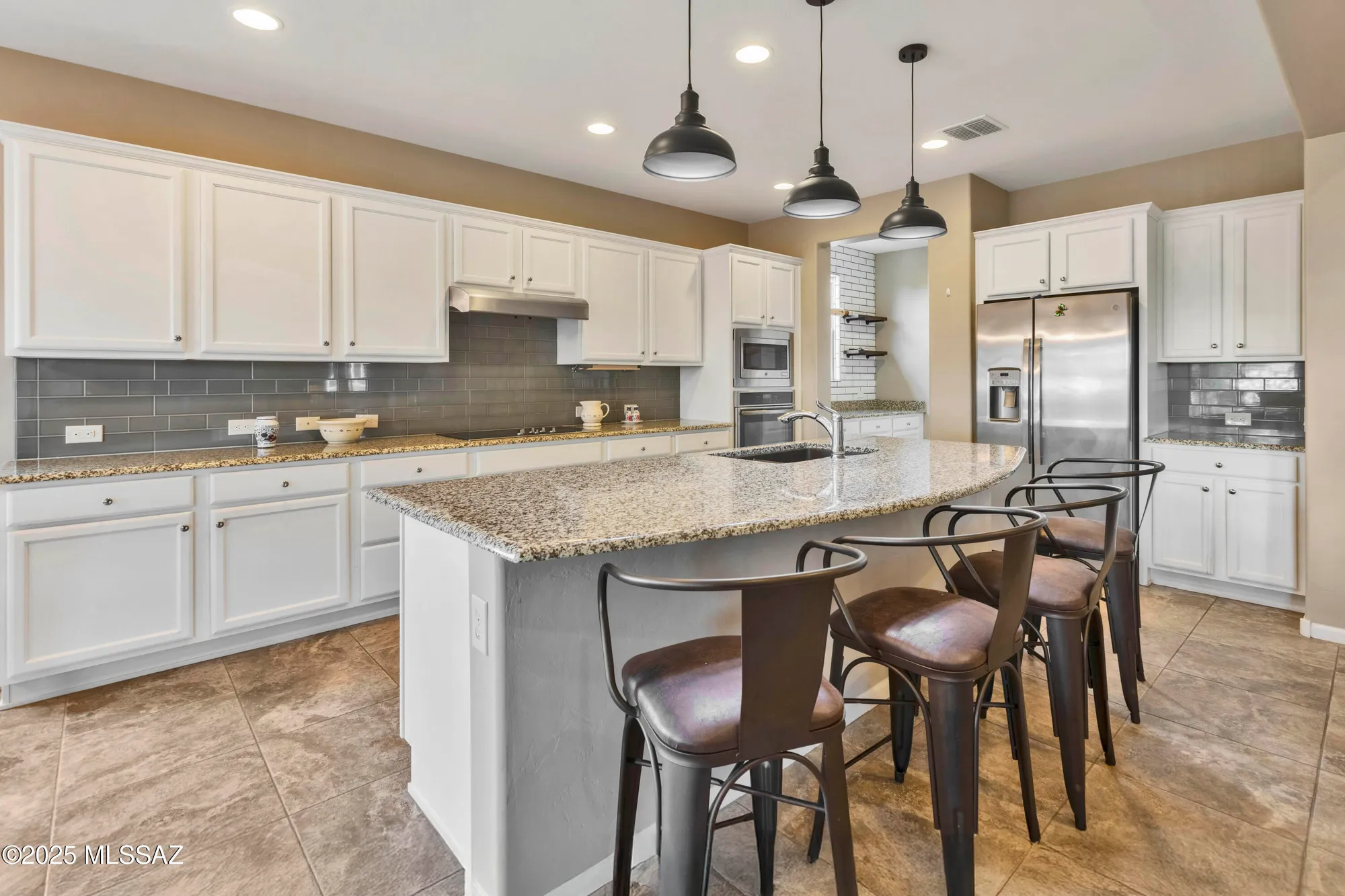 Property Slideshow image 9 of 50 | 31728 s summerwind dr, Oracle, AZ, 85623