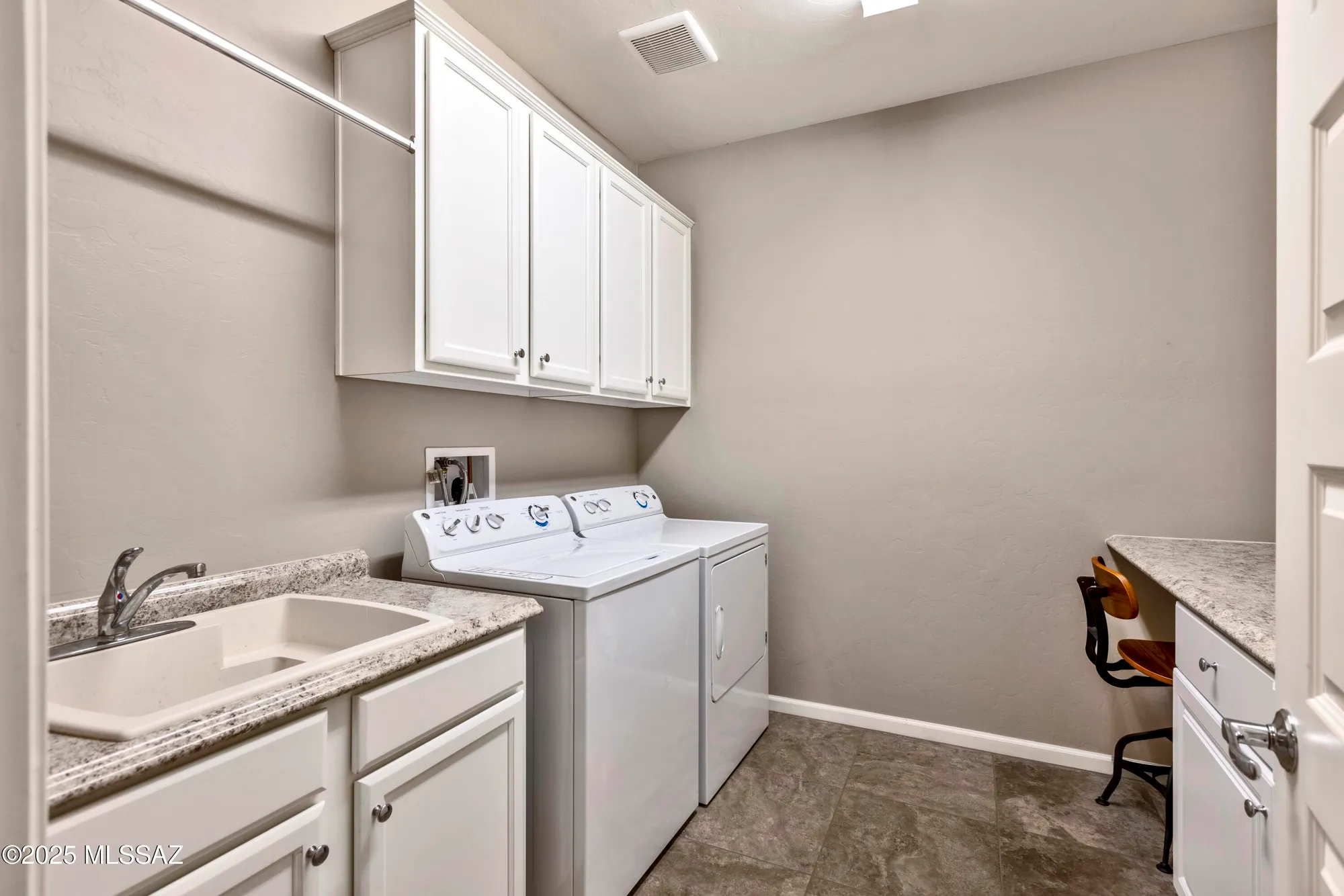 Property Slideshow image 25 of 50 | 31728 s summerwind dr, Oracle, AZ, 85623