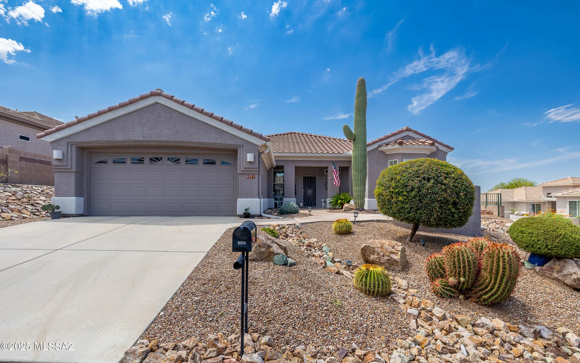 Property Slideshow image 2 of 48 | 5371 w leatherflower ln, Marana, AZ, 85658