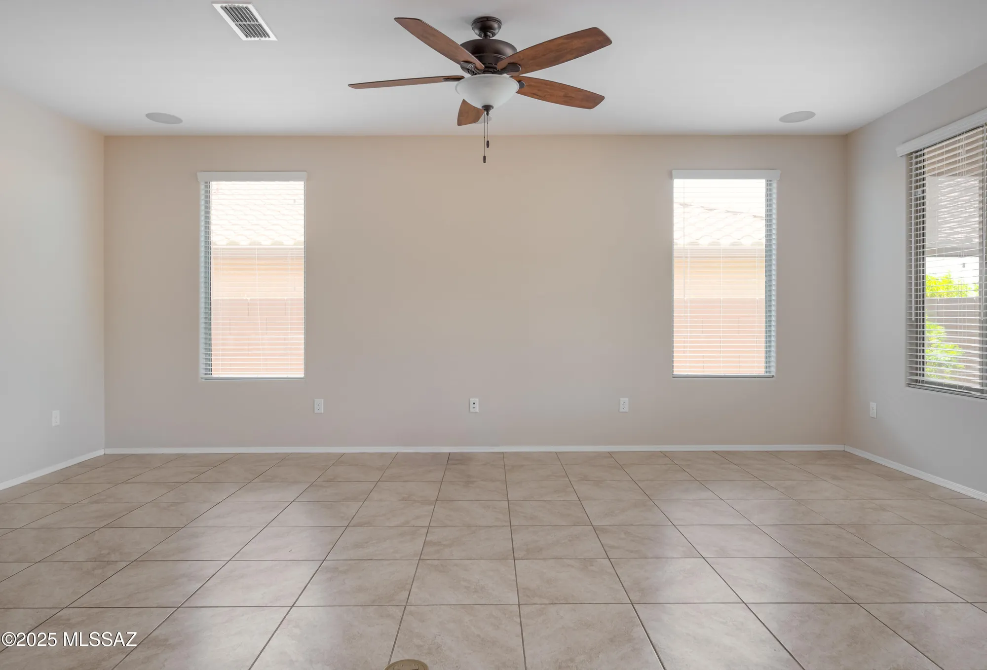Property Slideshow image 8 of 40 | 6806 w cliff spring trl, Marana, AZ, 85658