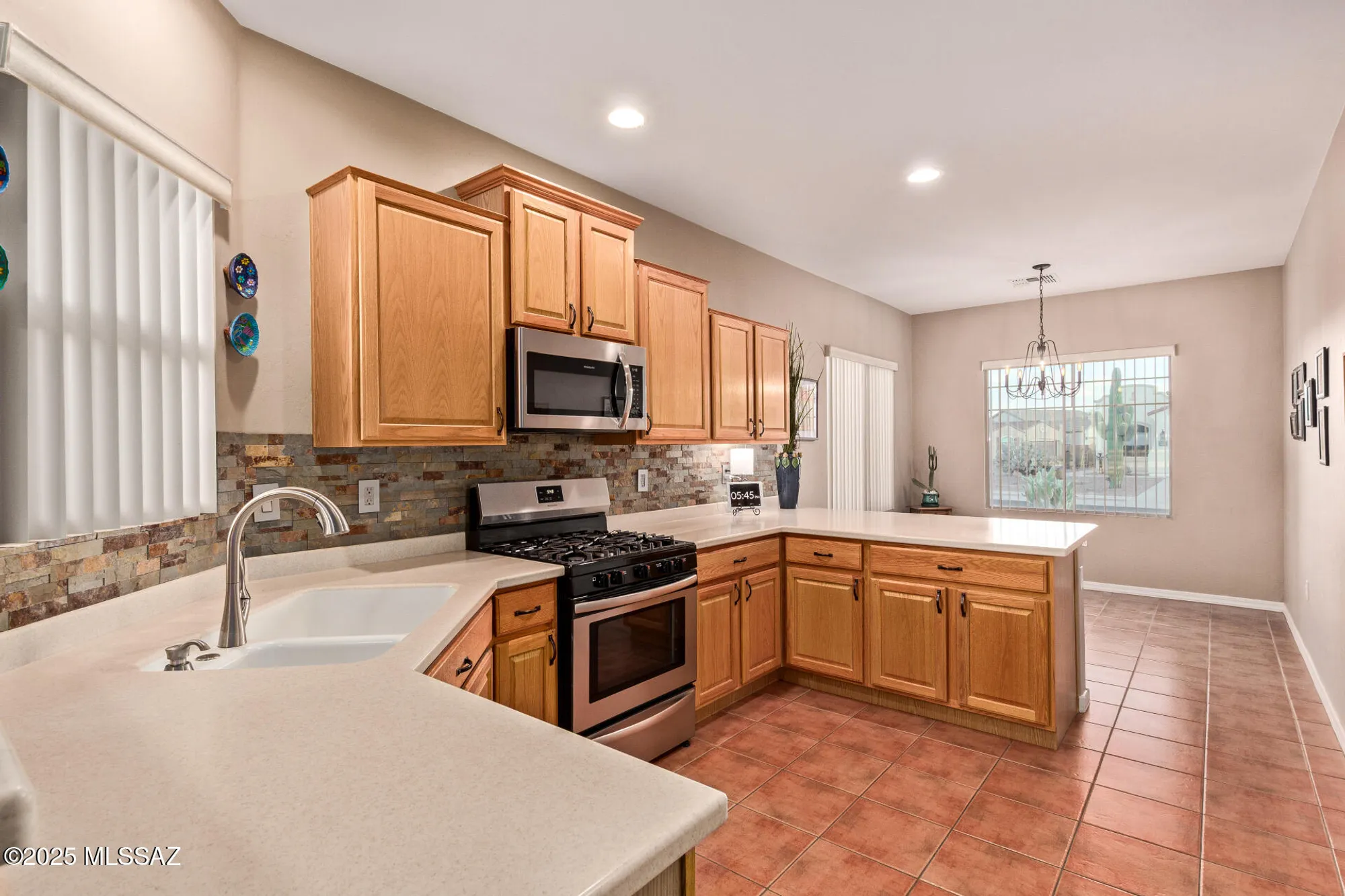 Property Slideshow image 16 of 50 | 204 w calle media luz, Sahuarita, AZ, 85629