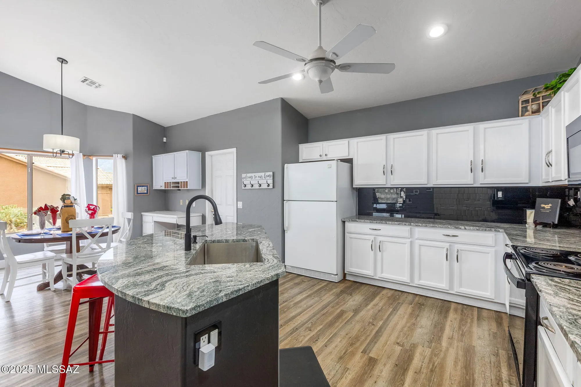 Property Slideshow image 6 of 35 | 37616 s skyline dr, Tucson, AZ, 85739