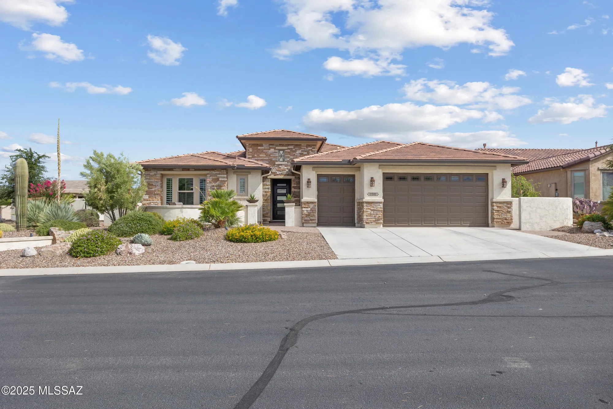 Property Slideshow image 5 of 50 | 61060 e arroyo grande dr, Oracle, AZ, 85623