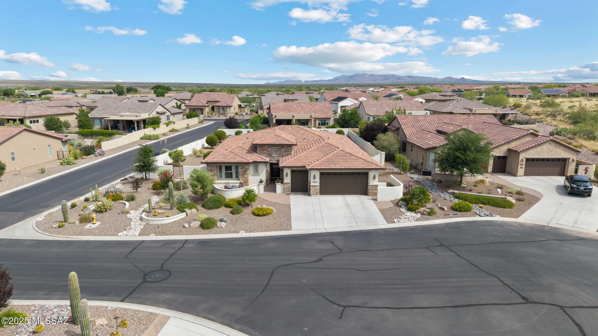 Property Slideshow image 6 of 50 | 61060 e arroyo grande dr, Oracle, AZ, 85623