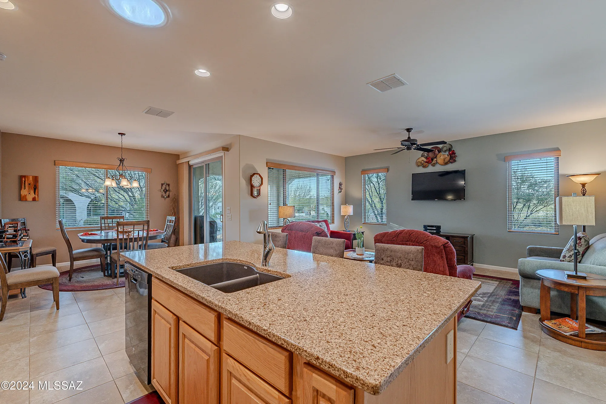 Property Slideshow image 12 of 50 | 1819 e barn swallow ln, Green Valley, AZ, 85614