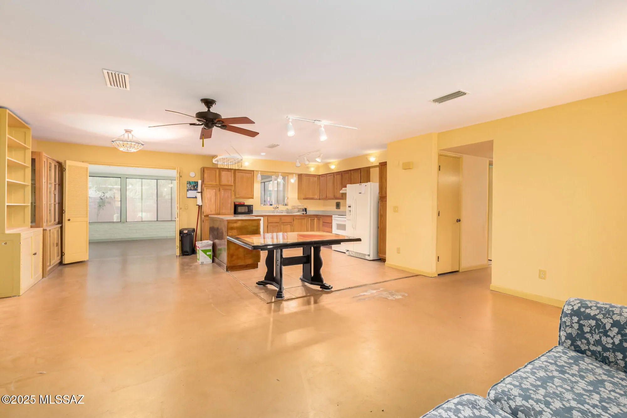 Property Slideshow image 8 of 32 | 210 e placita pera, Green Valley, AZ, 85614