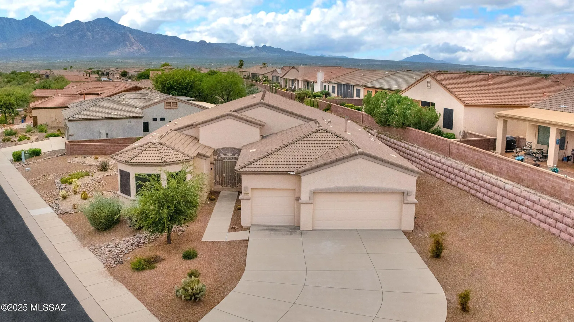 Property Slideshow image 1 of 38 | 2299 w calle casas lindas, Green Valley, AZ, 85622