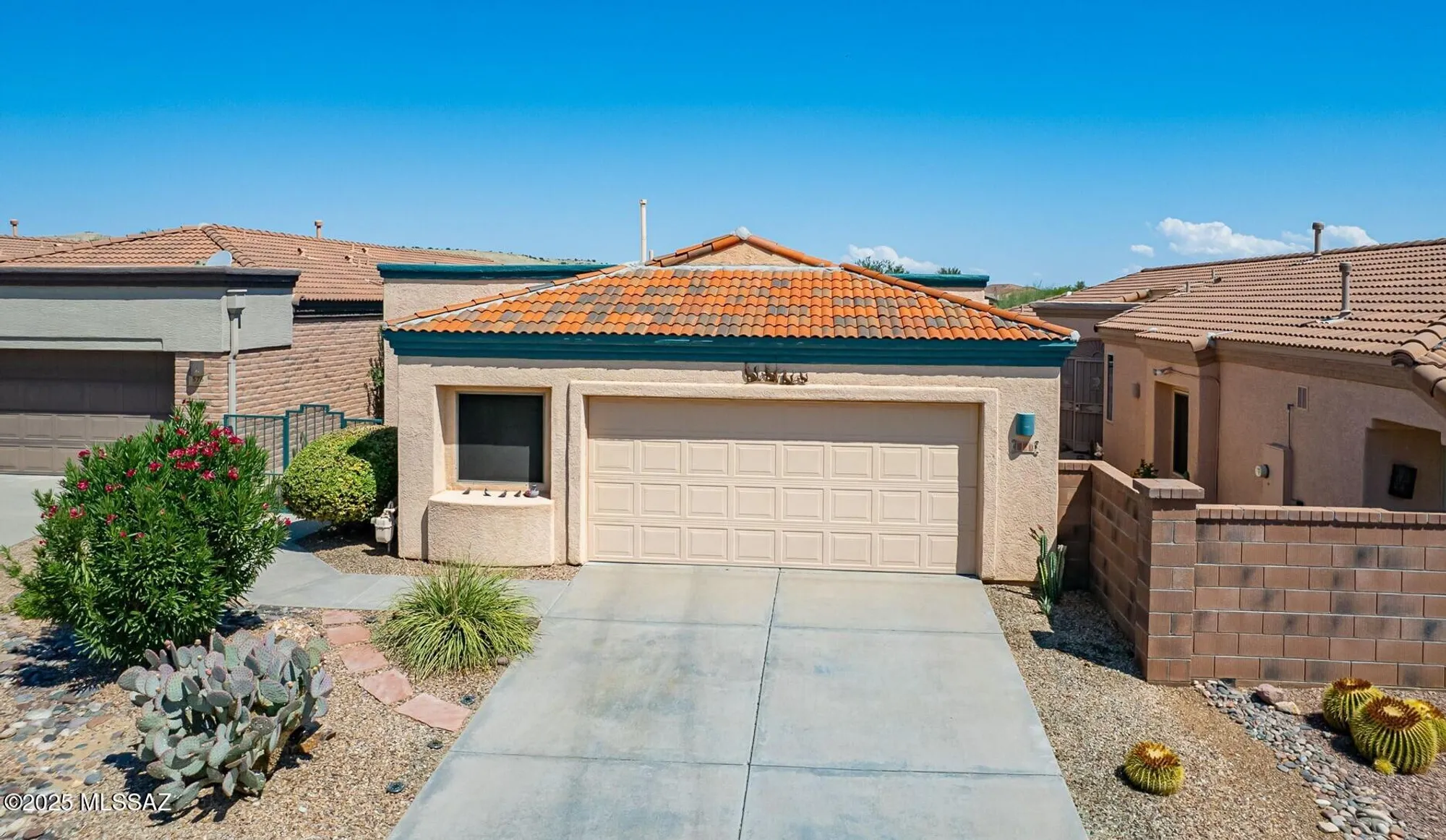 Property Slideshow image 1 of 51 | 570 w union bell dr, Green Valley, AZ, 85614