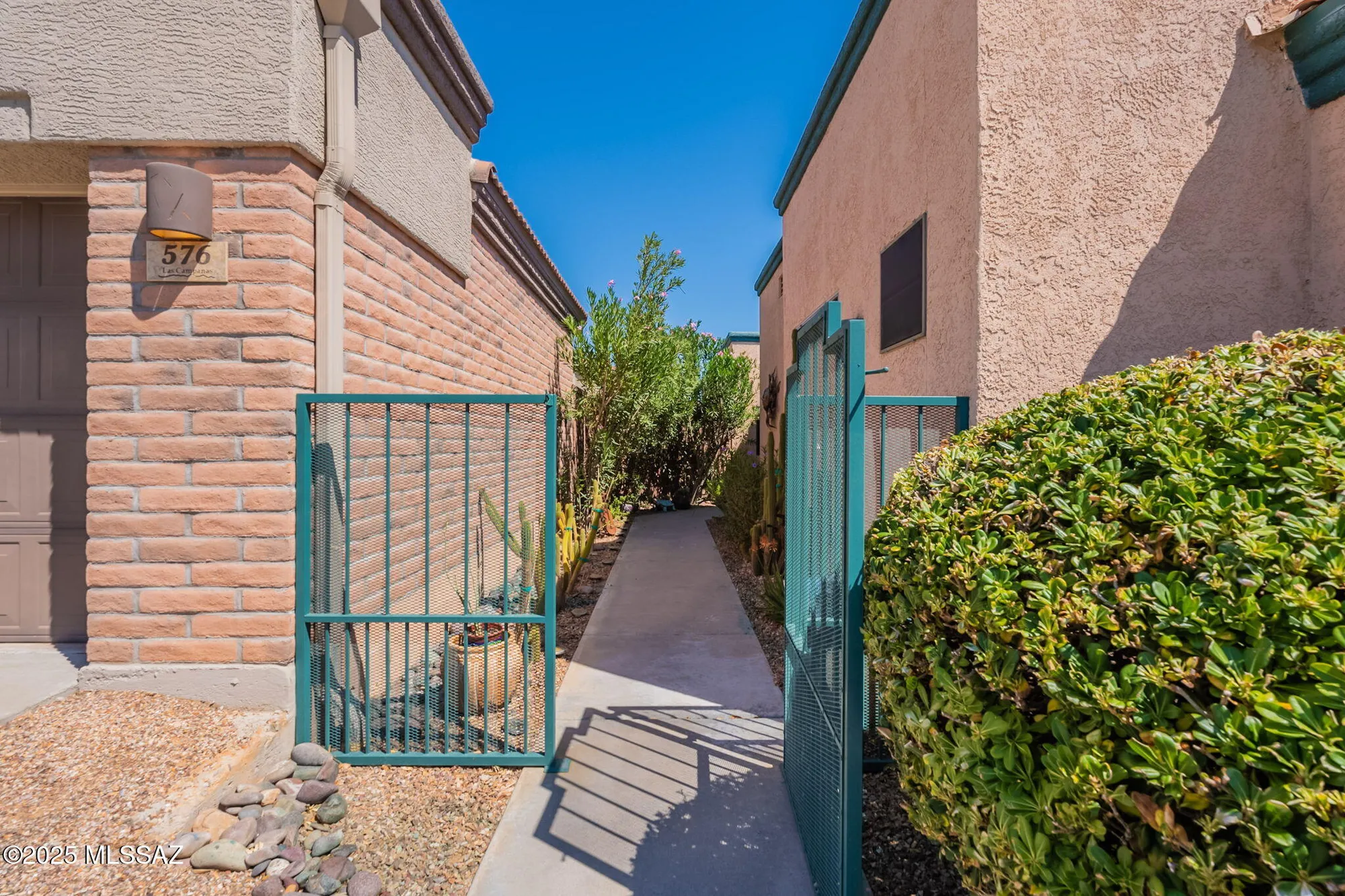 Property Slideshow image 4 of 51 | 570 w union bell dr, Green Valley, AZ, 85614