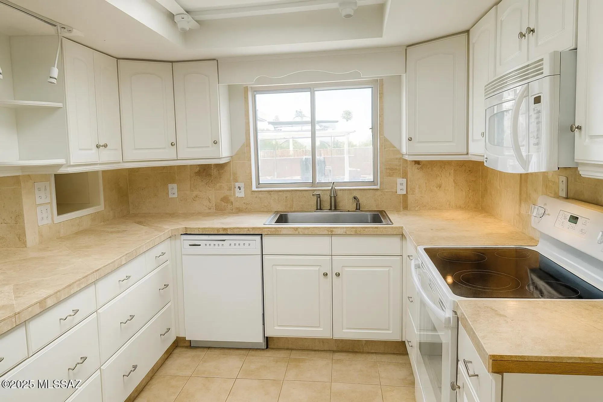 Property Slideshow image 6 of 25 | 143 e santa chalice dr, Green Valley, AZ, 85614