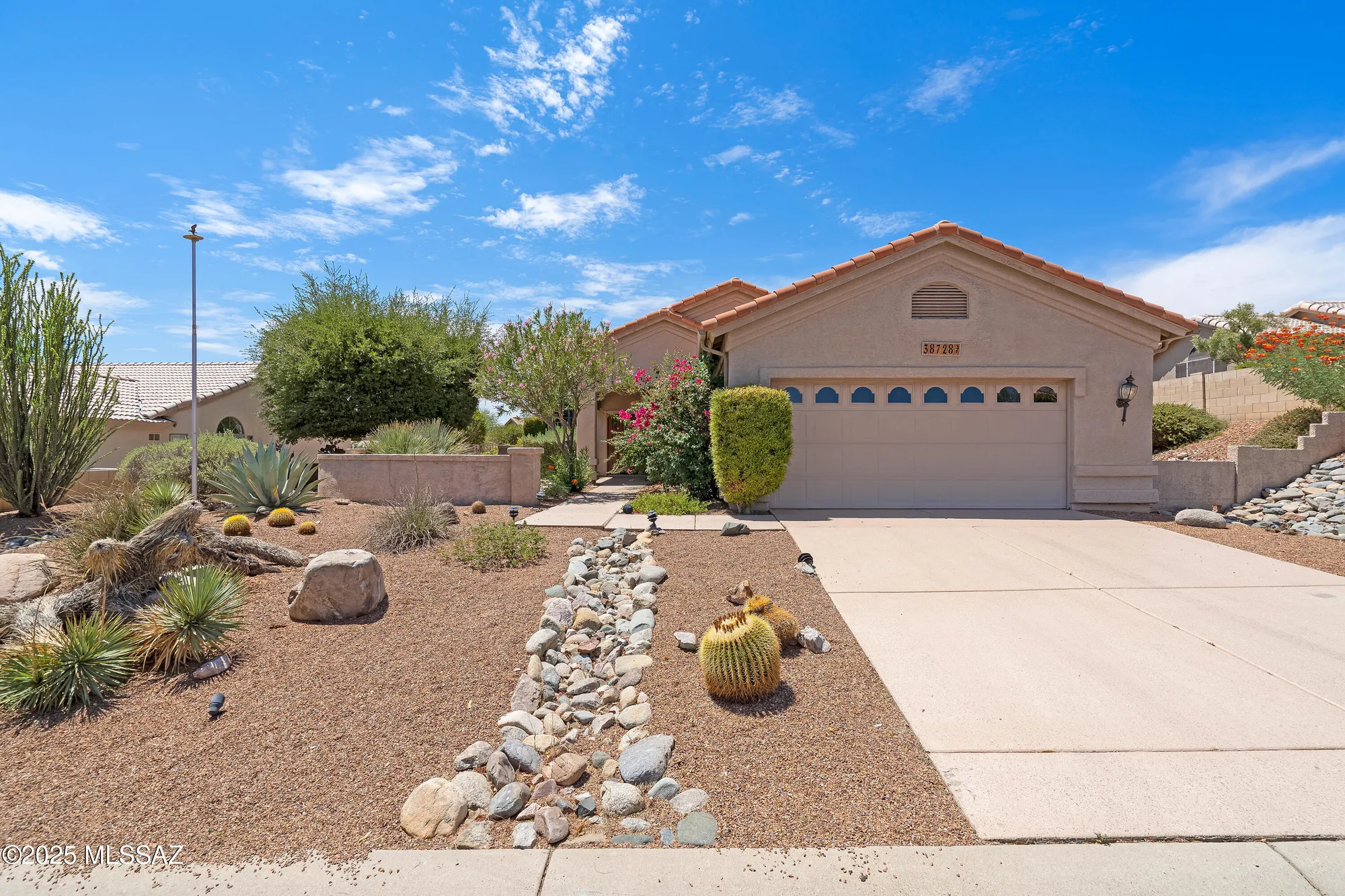 Property Slideshow image 3 of 32 | 38728 s desert bluff dr, Saddlebrooke, AZ, 85739
