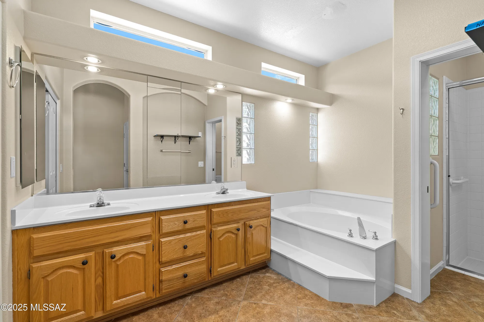 Property Slideshow image 18 of 32 | 38728 s desert bluff dr, Saddlebrooke, AZ, 85739