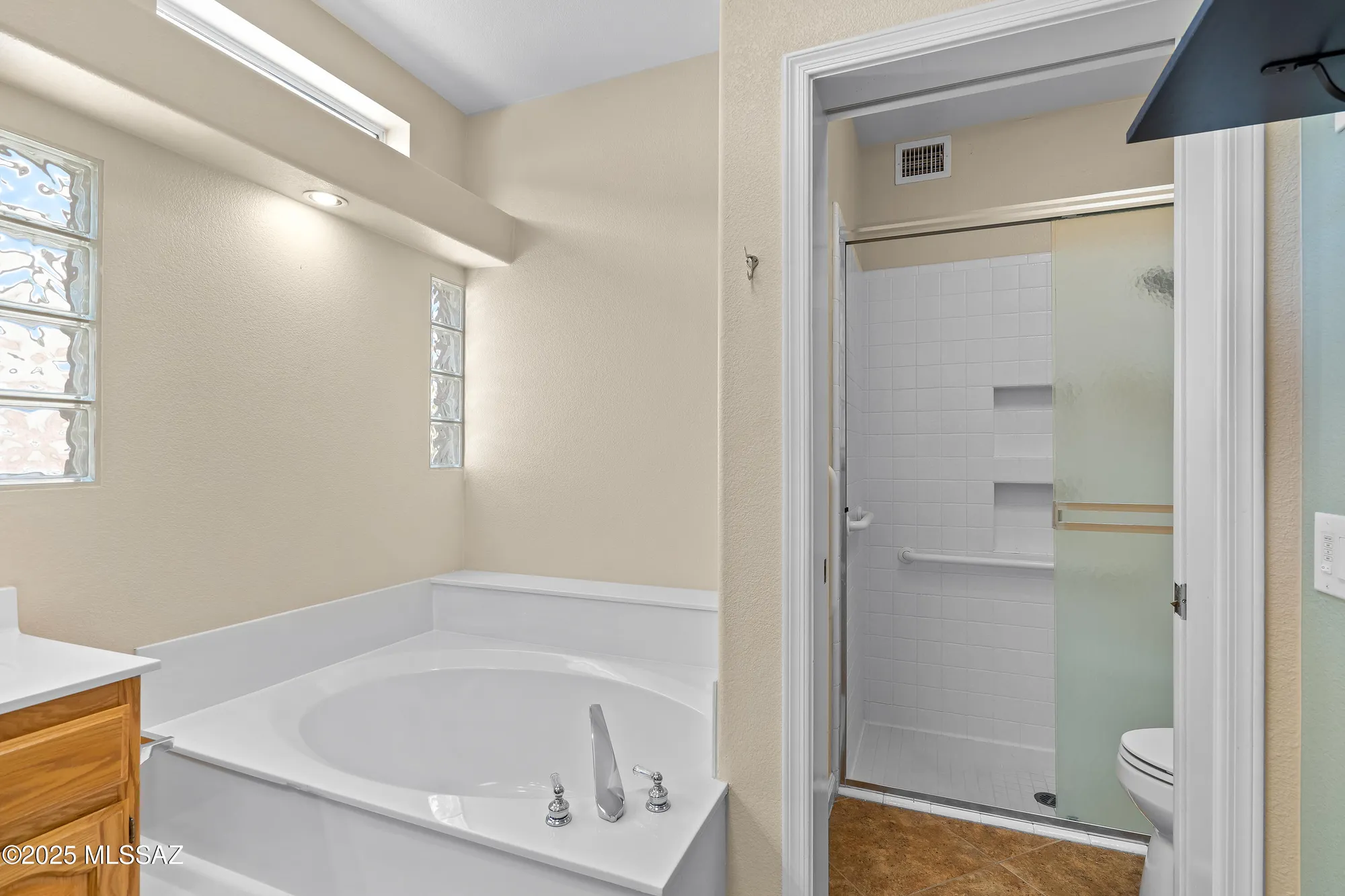 Property Slideshow image 19 of 32 | 38728 s desert bluff dr, Saddlebrooke, AZ, 85739