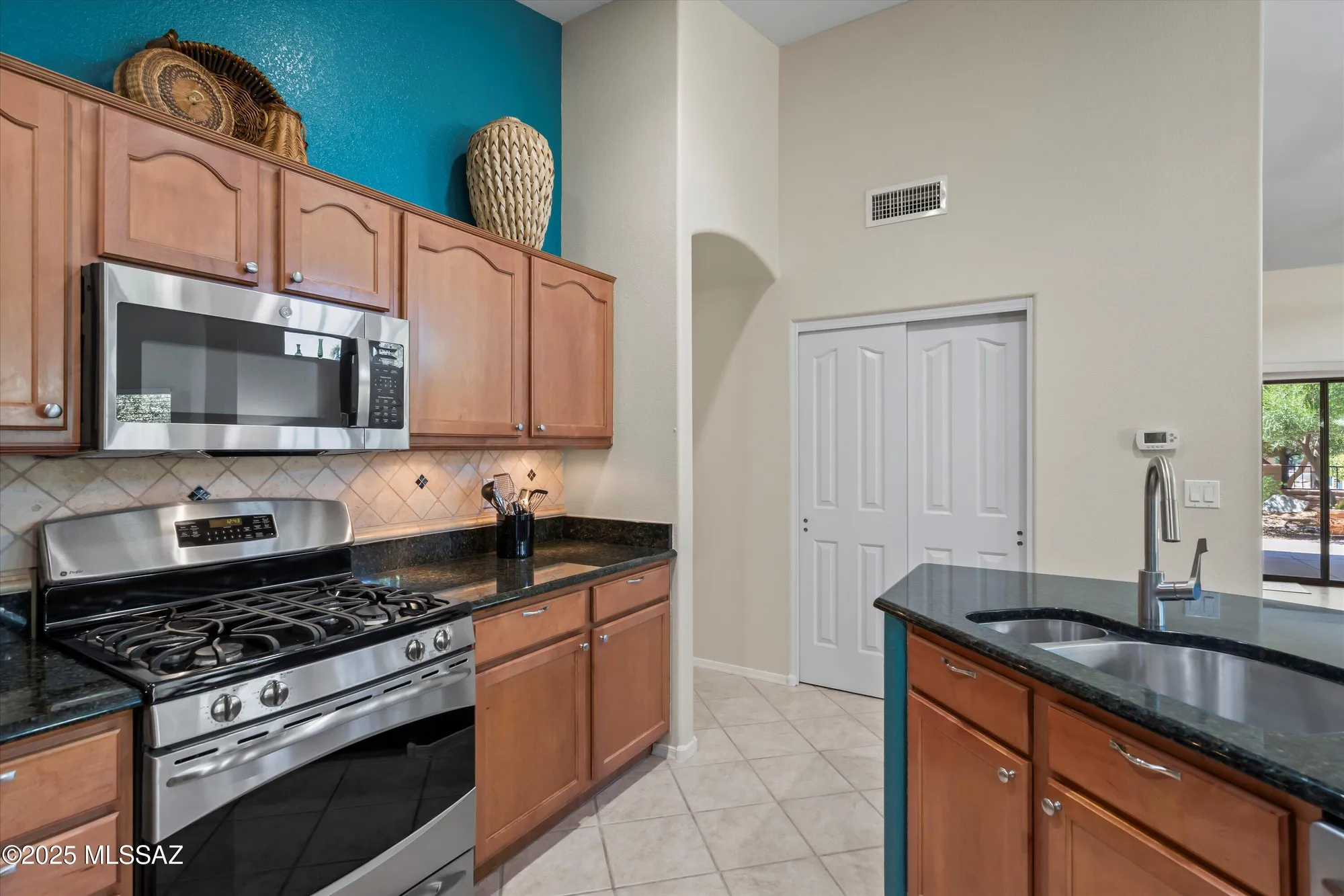 Property Slideshow image 15 of 50 | 1451 n old adobe dr, Green Valley, AZ, 85614