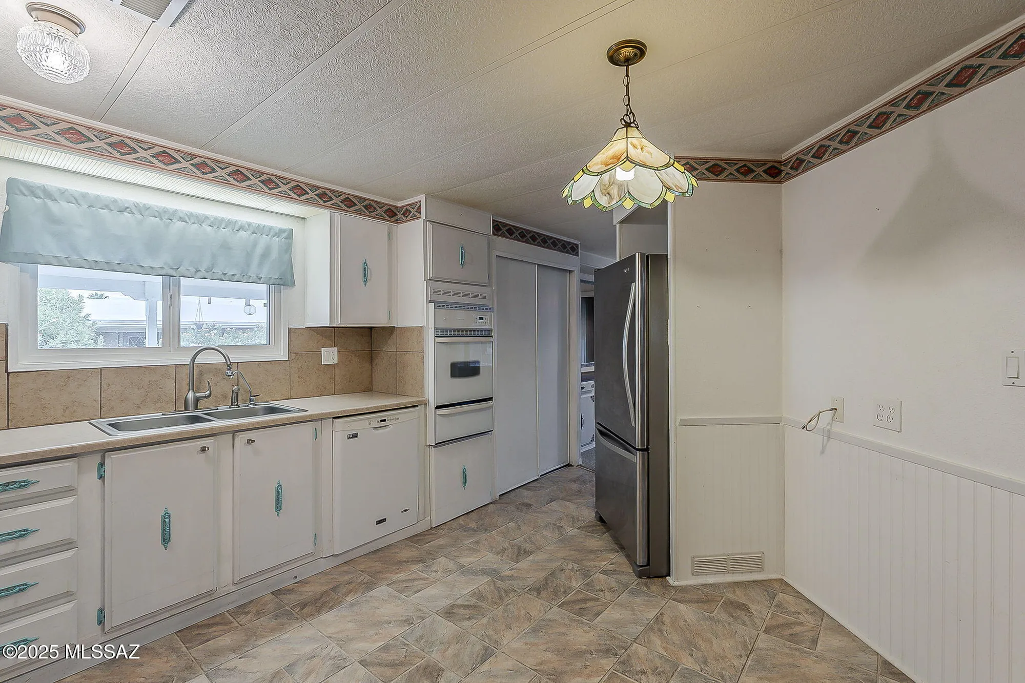 Property Slideshow image 5 of 39 | 100 w pinon dr, Green Valley, AZ, 85614