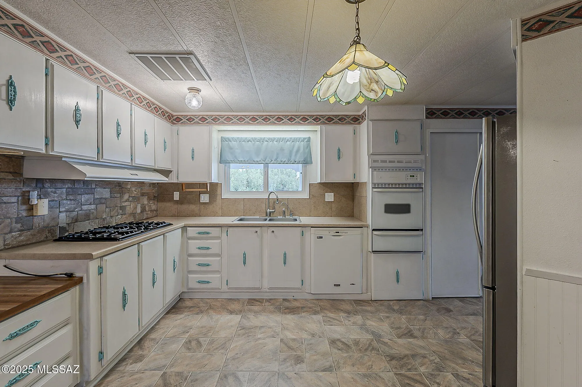 Property Slideshow image 6 of 39 | 100 w pinon dr, Green Valley, AZ, 85614