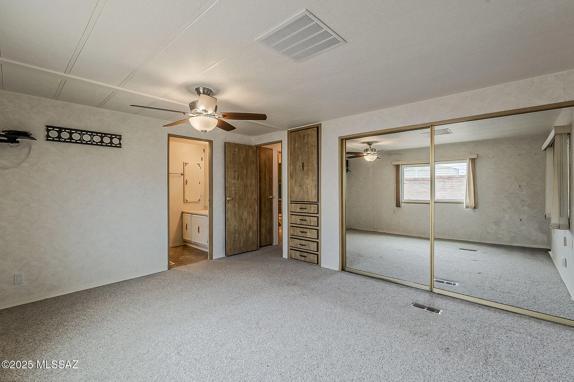 Property Slideshow image 16 of 39 | 100 w pinon dr, Green Valley, AZ, 85614