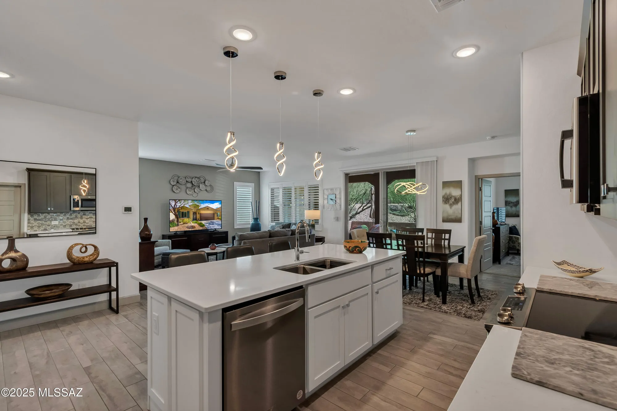 Property Slideshow image 7 of 38 | 1618 e horned lark dr, Green Valley, AZ, 85614