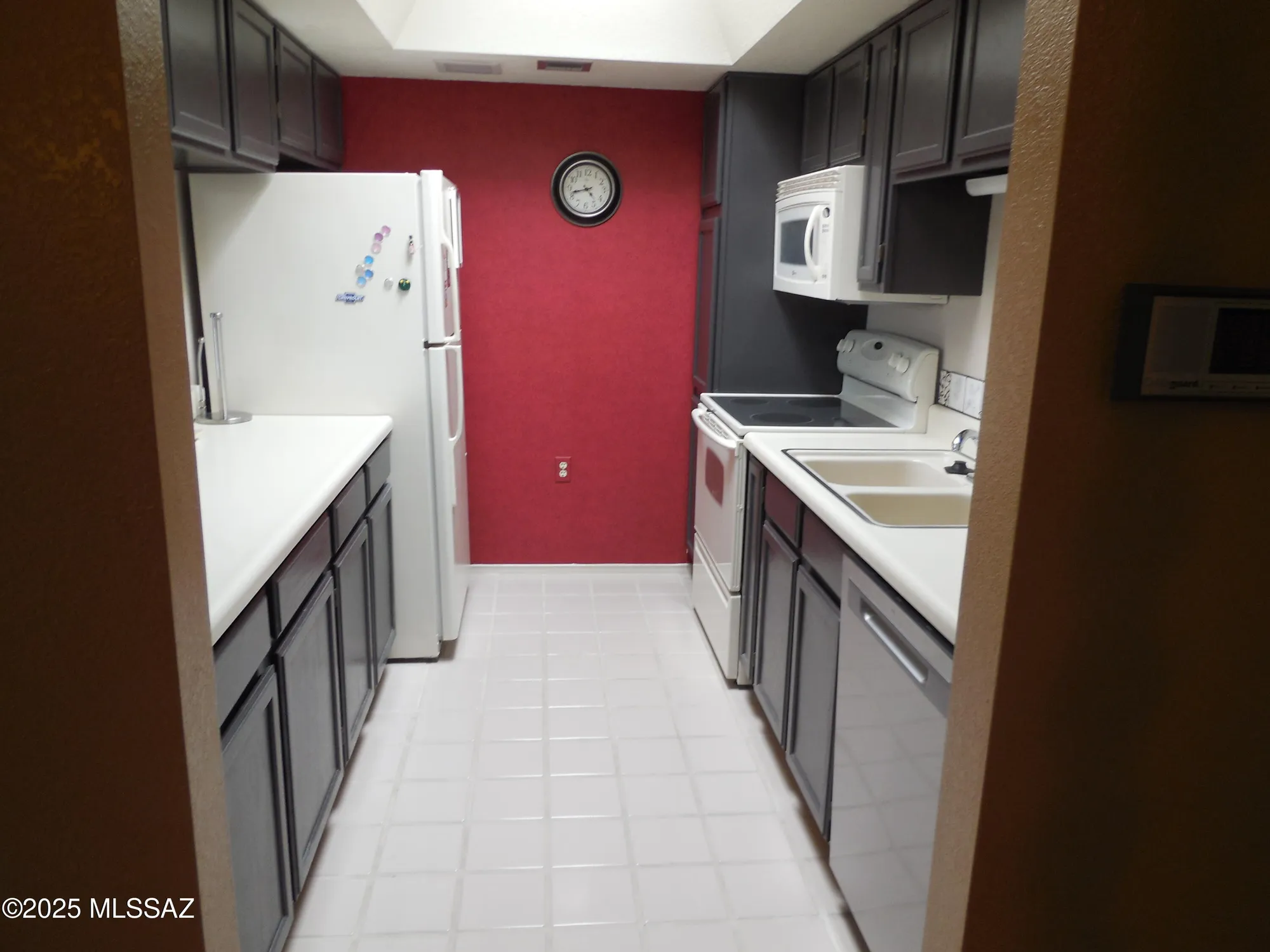 Property Slideshow image 14 of 25 | 1692 w dalehaven cir, Tucson, AZ, 85704