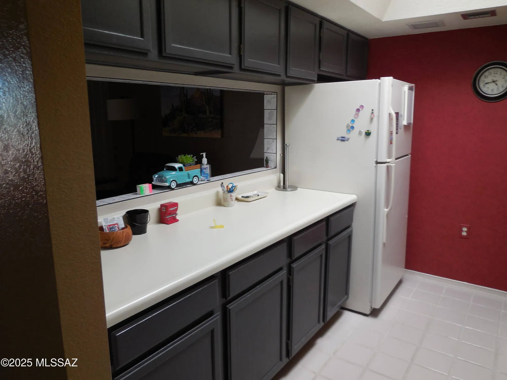 Property Slideshow image 8 of 25 | 1692 w dalehaven cir, Tucson, AZ, 85704