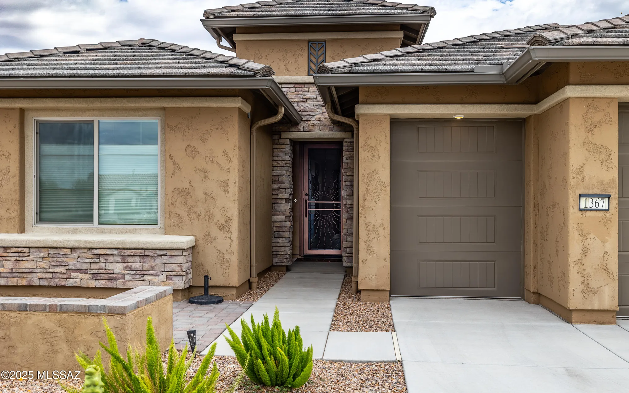 Property Slideshow image 2 of 24 | 1367 e golden rock way, Green Valley, AZ, 85614