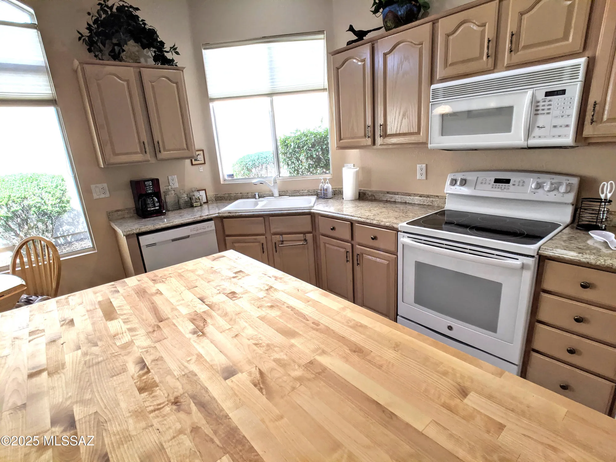 Property Slideshow image 13 of 16 | 64552 e wind ridge cir, Tucson, AZ, 85739