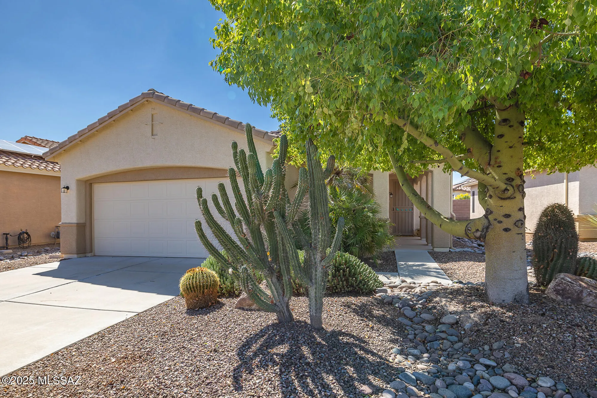 Property Slideshow image 6 of 50 | 7975 w blue heron way, Tucson, AZ, 85743